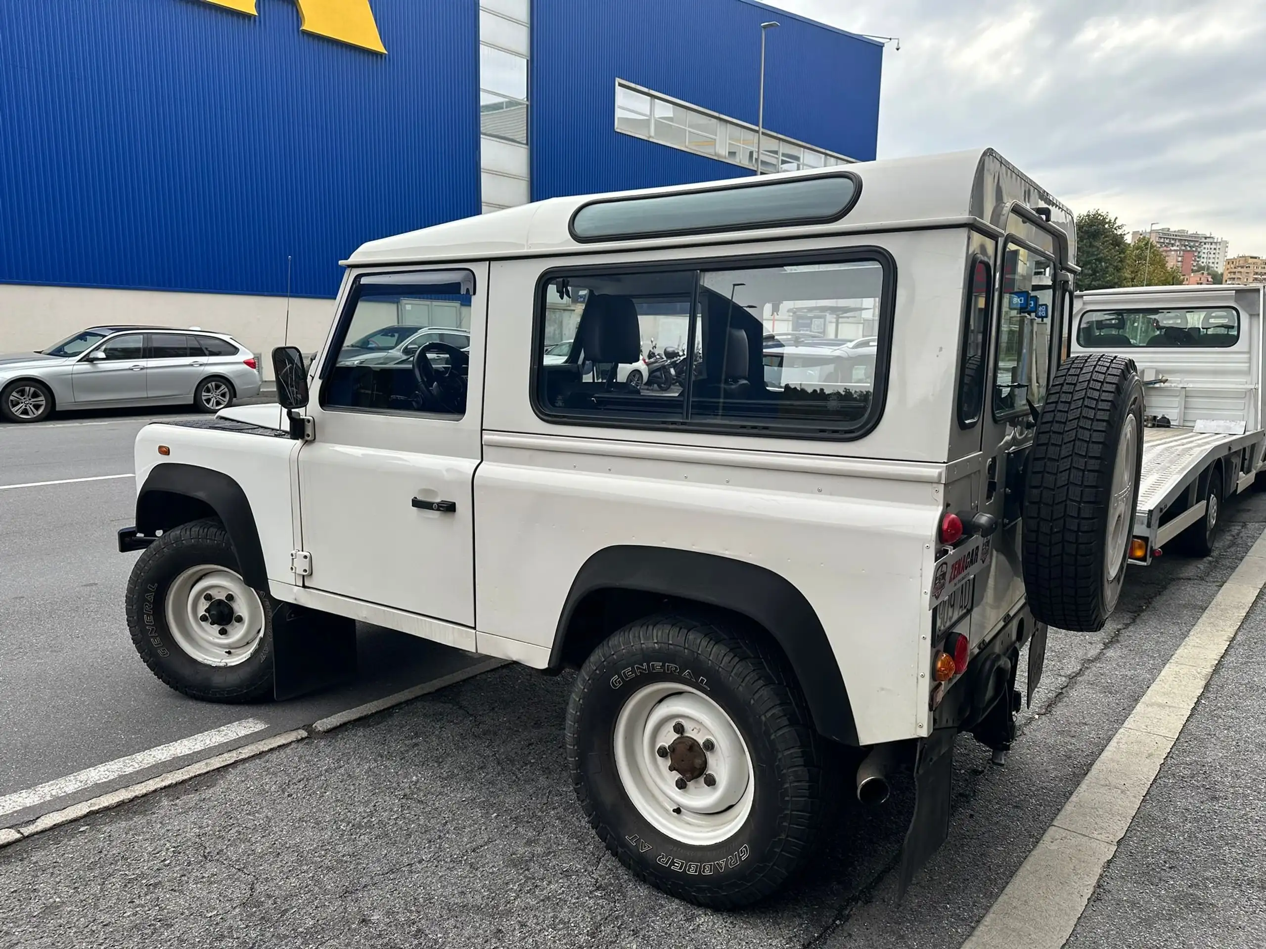 Land Rover - Defender