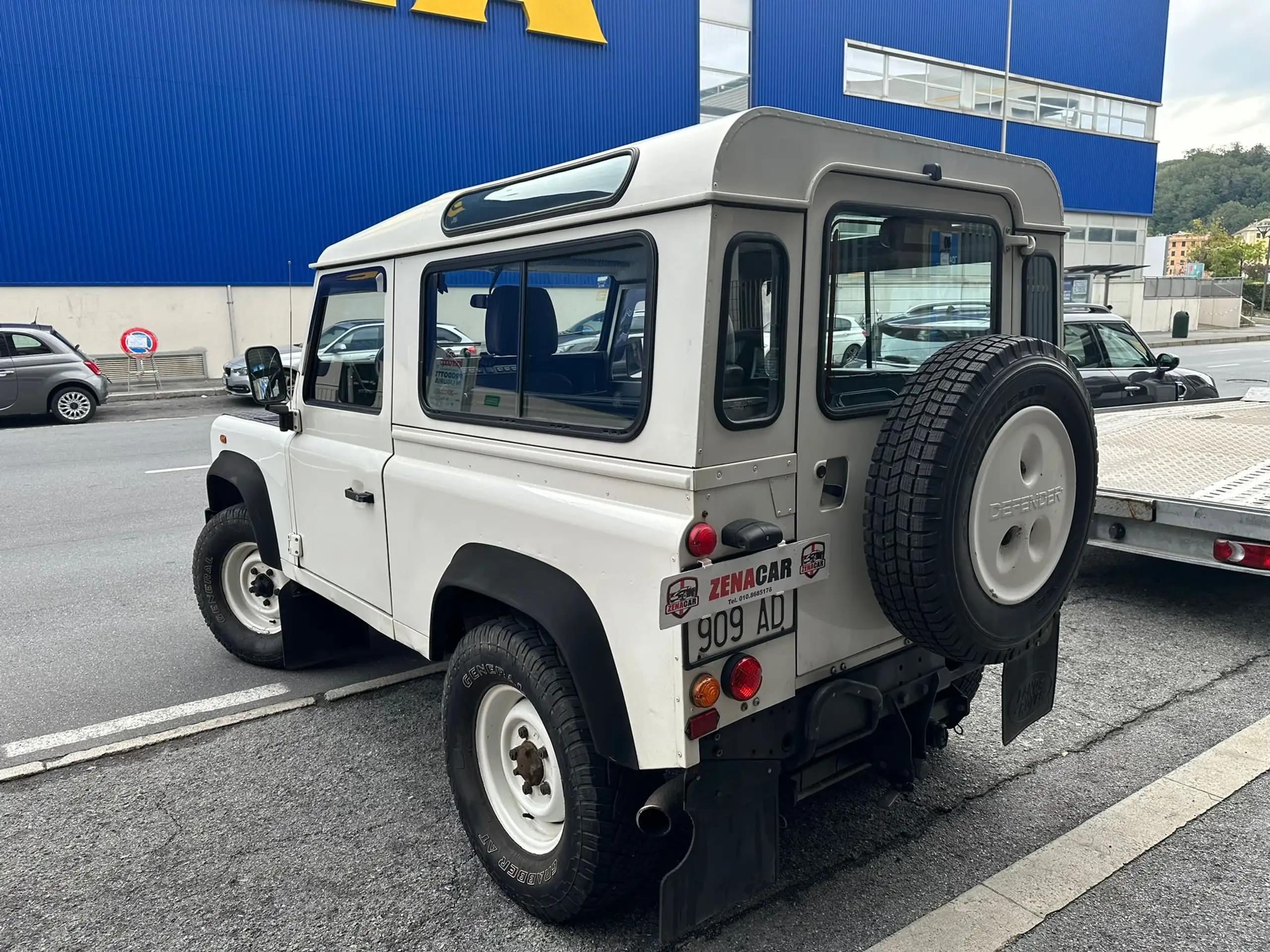 Land Rover - Defender