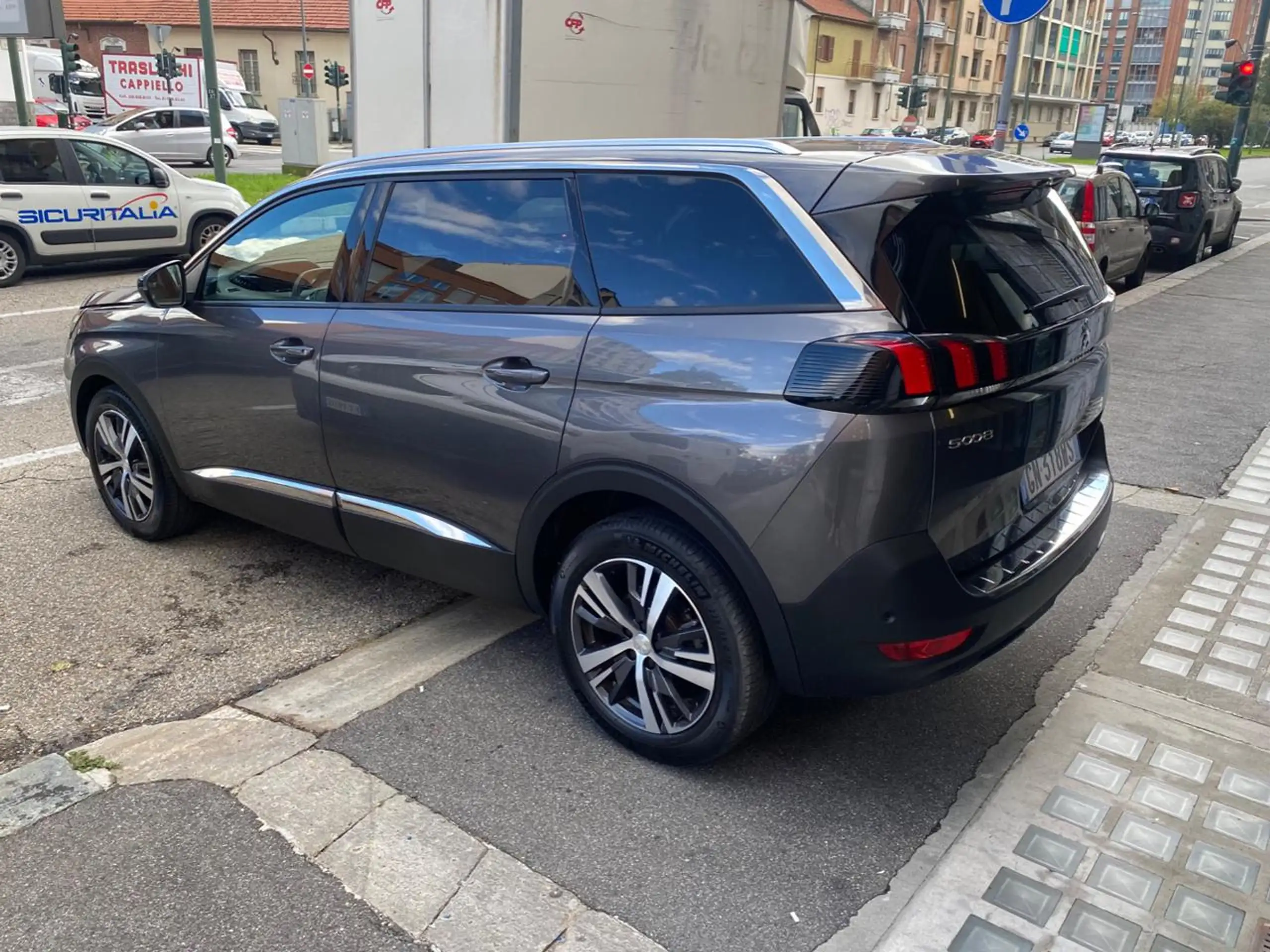 Peugeot - 5008