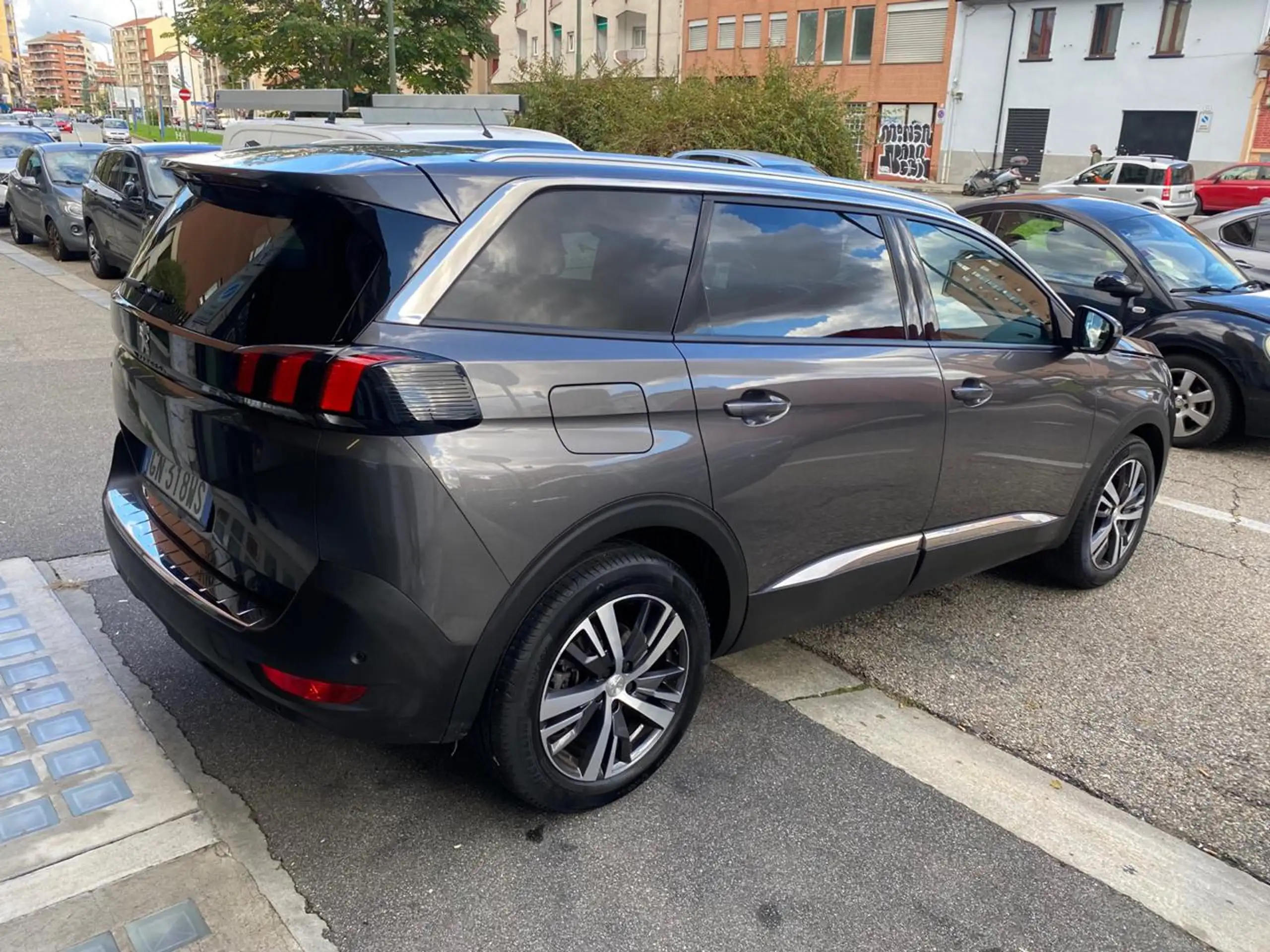 Peugeot - 5008