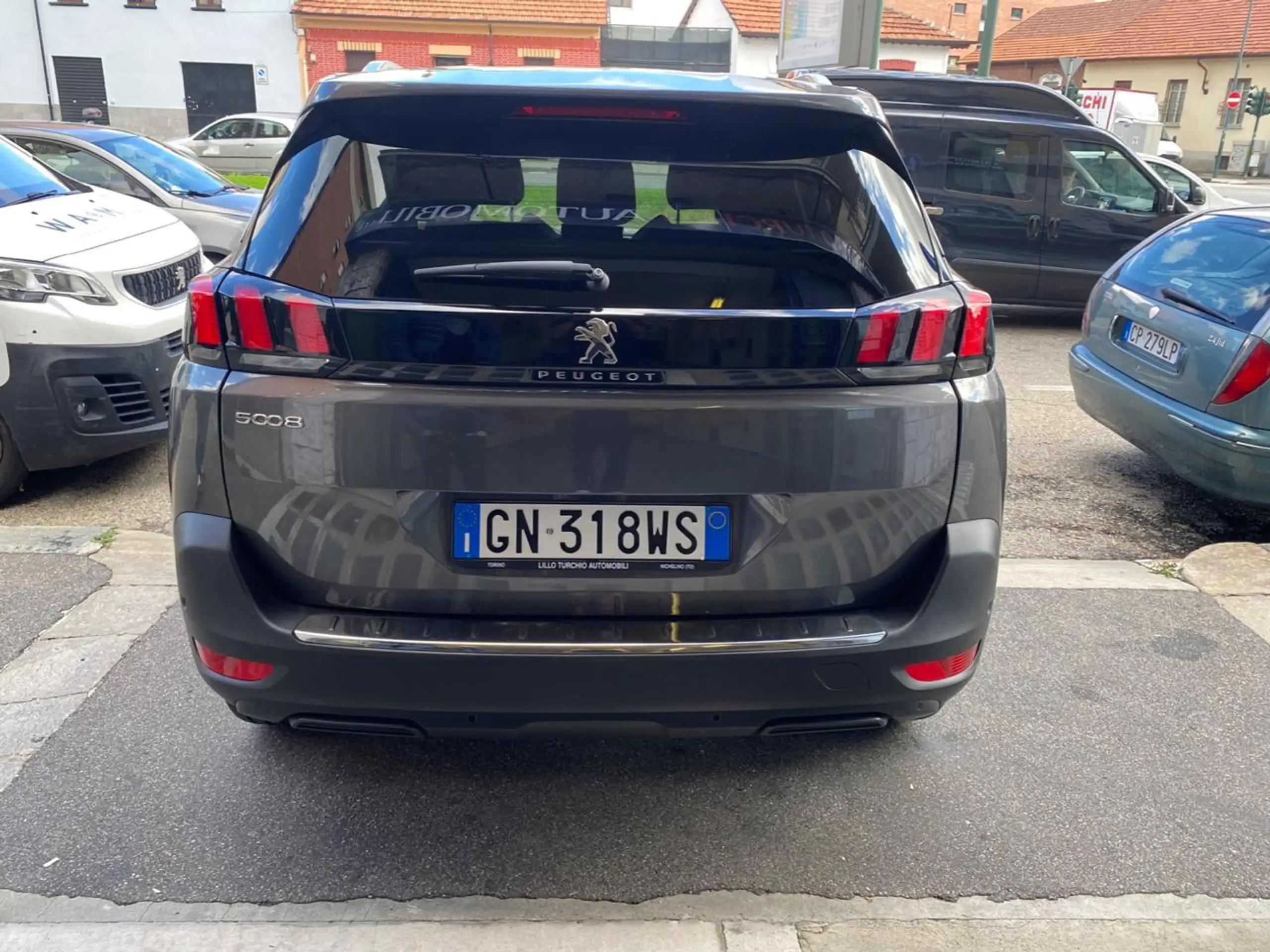 Peugeot - 5008