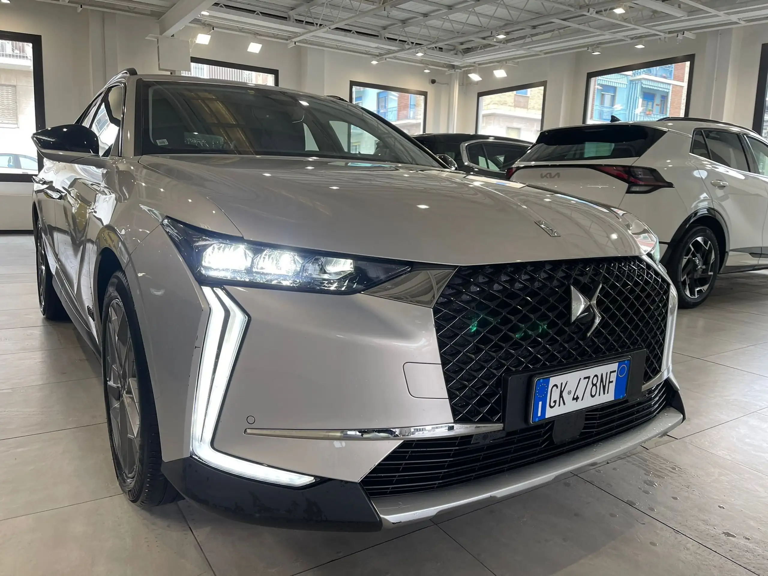 DS Automobiles - DS 4