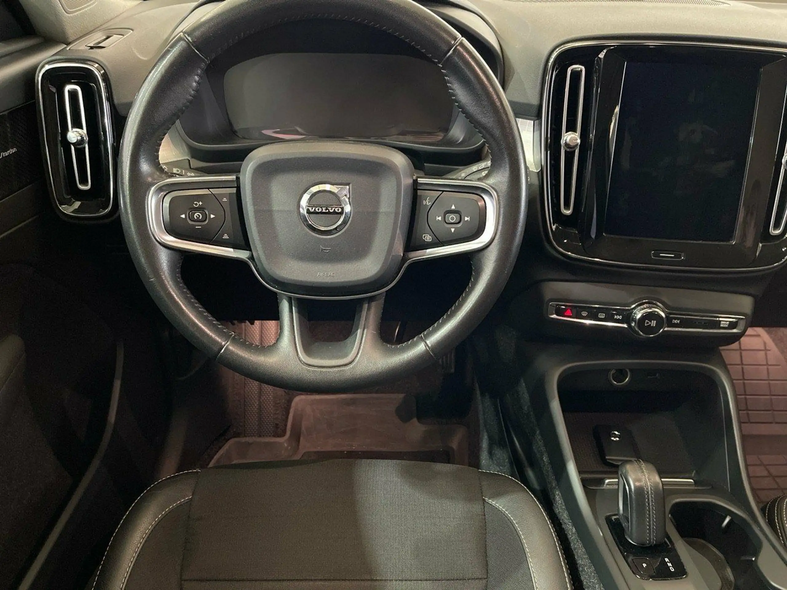 Volvo - XC40