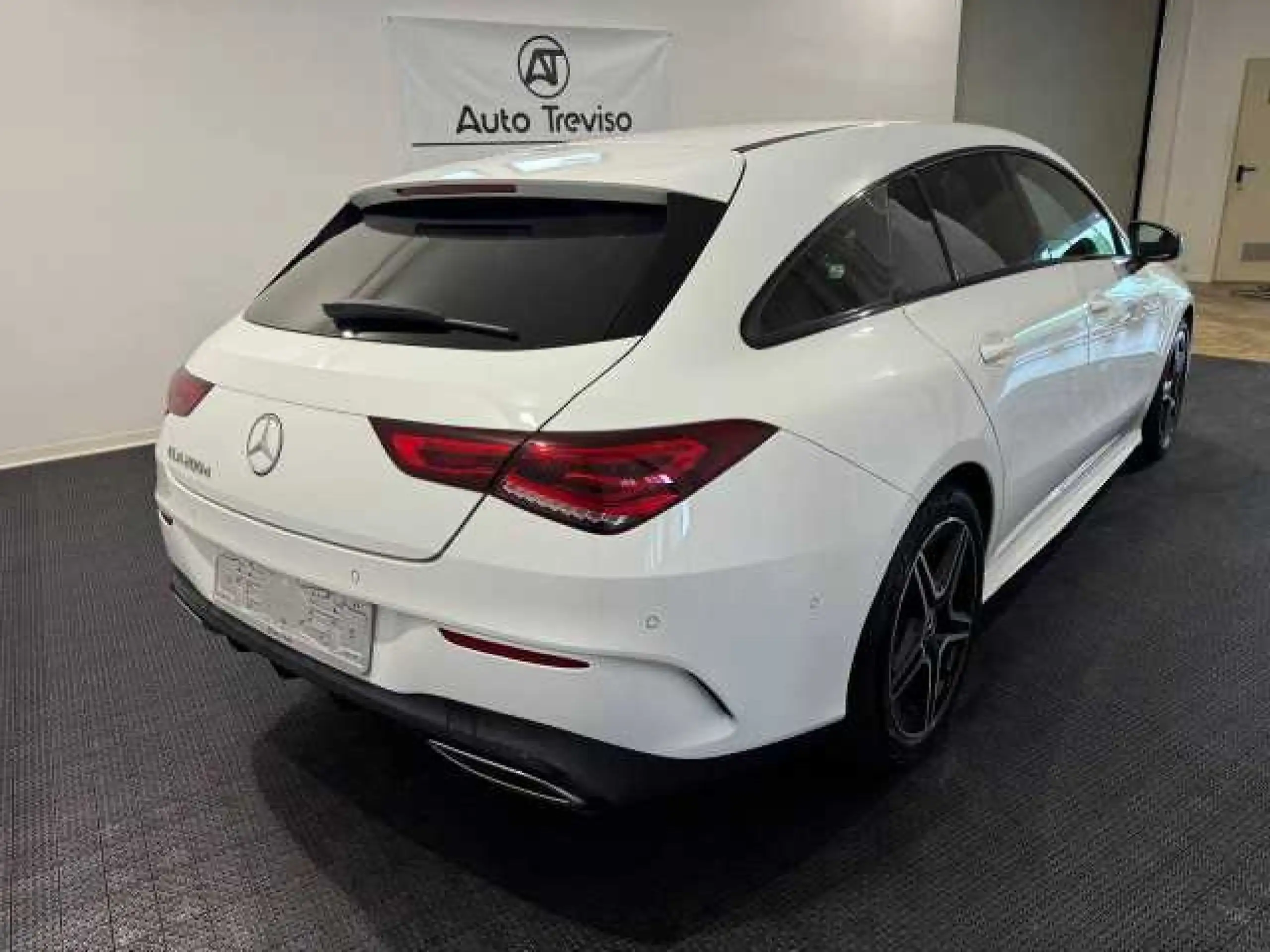 Mercedes-Benz - CLA 200