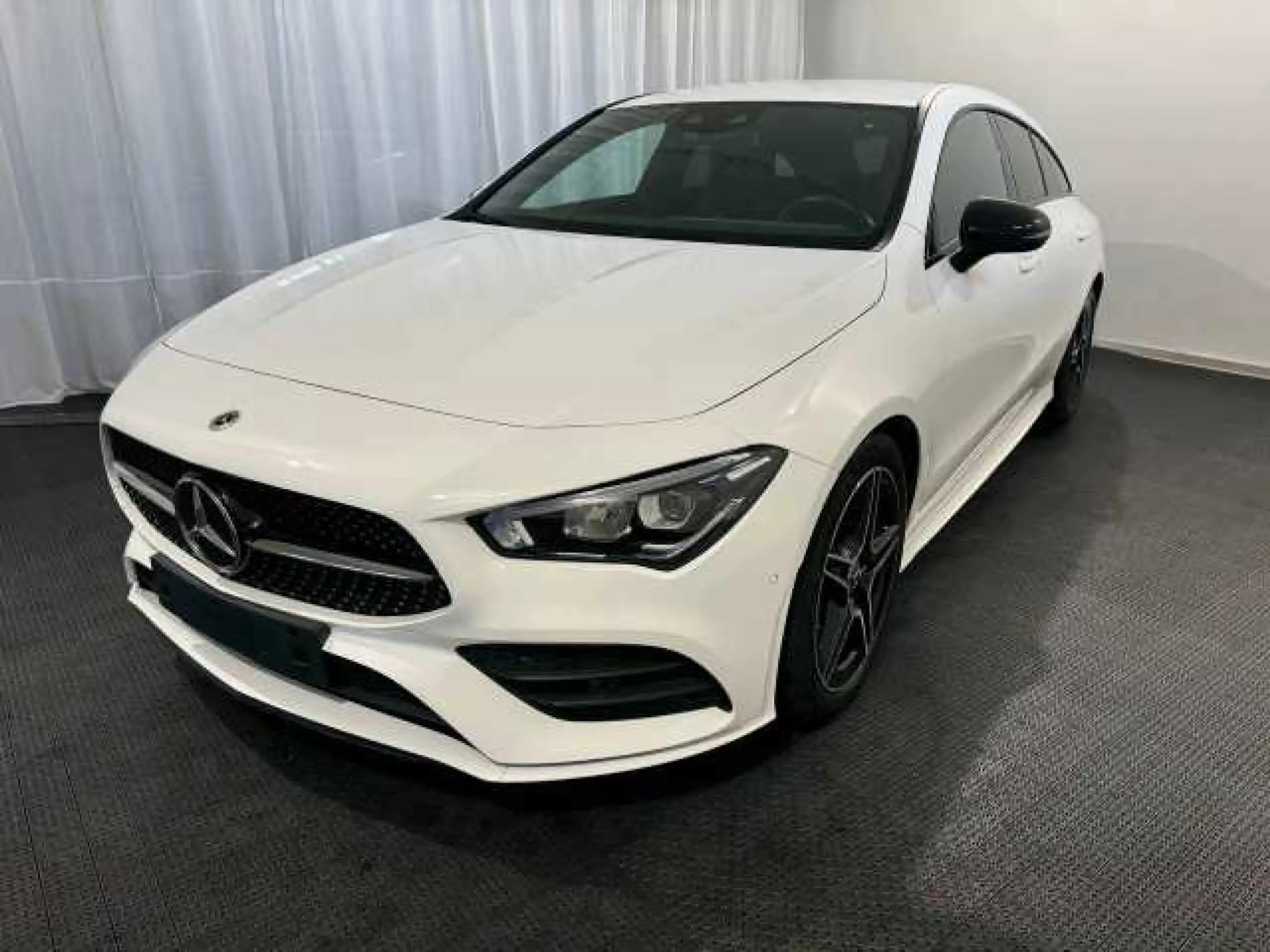 Mercedes-Benz - CLA 200