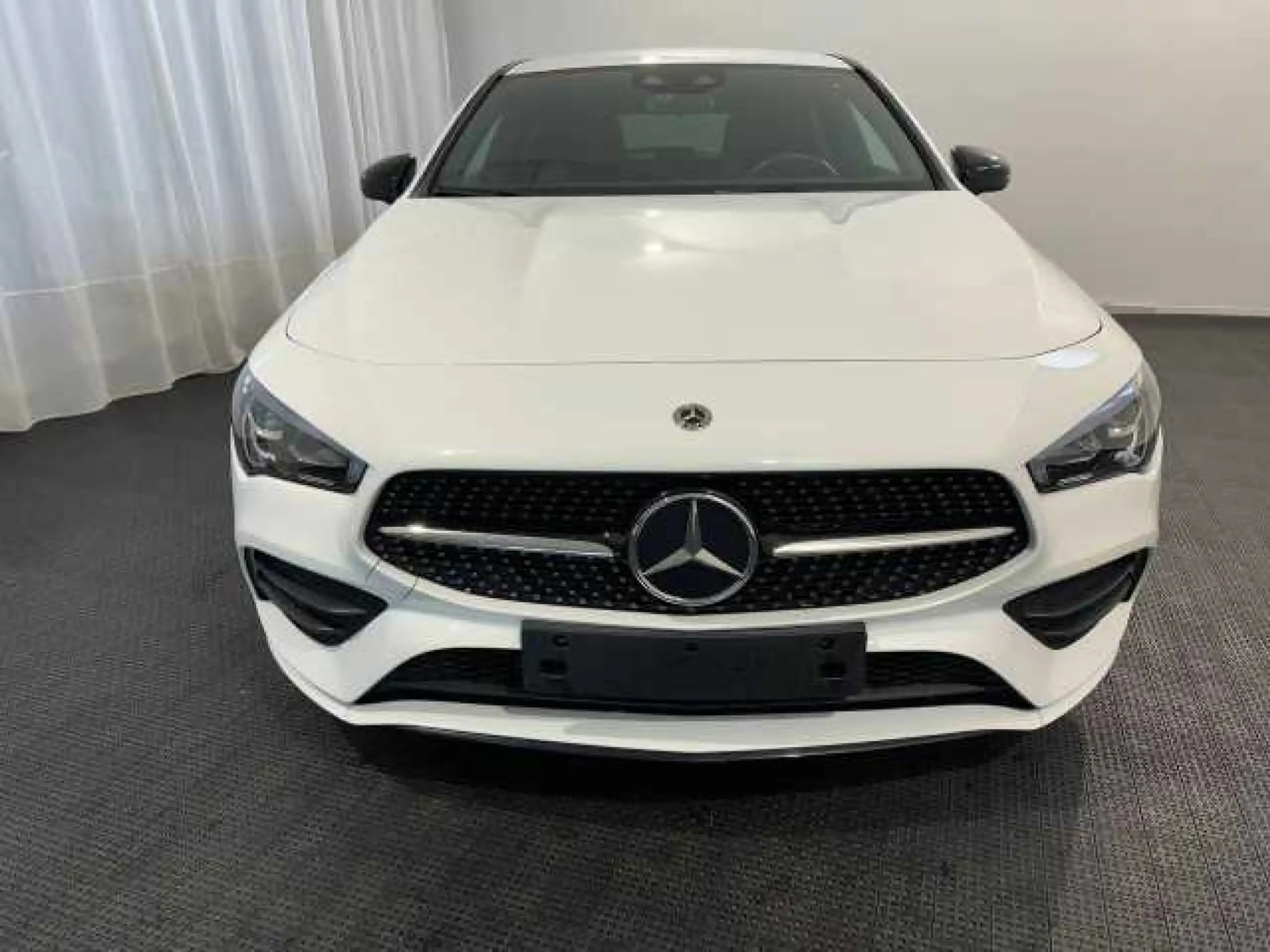 Mercedes-Benz - CLA 200