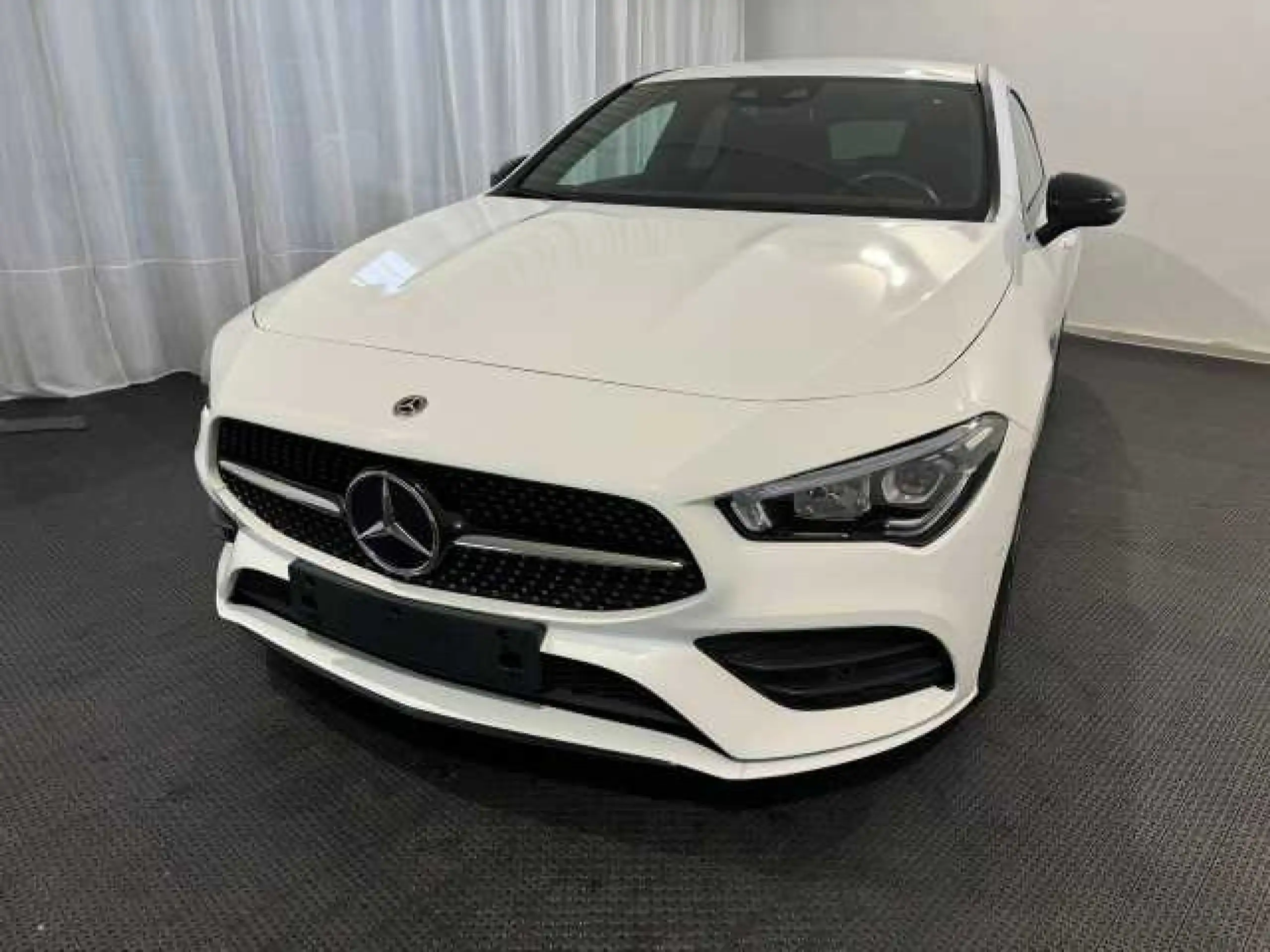 Mercedes-Benz - CLA 200