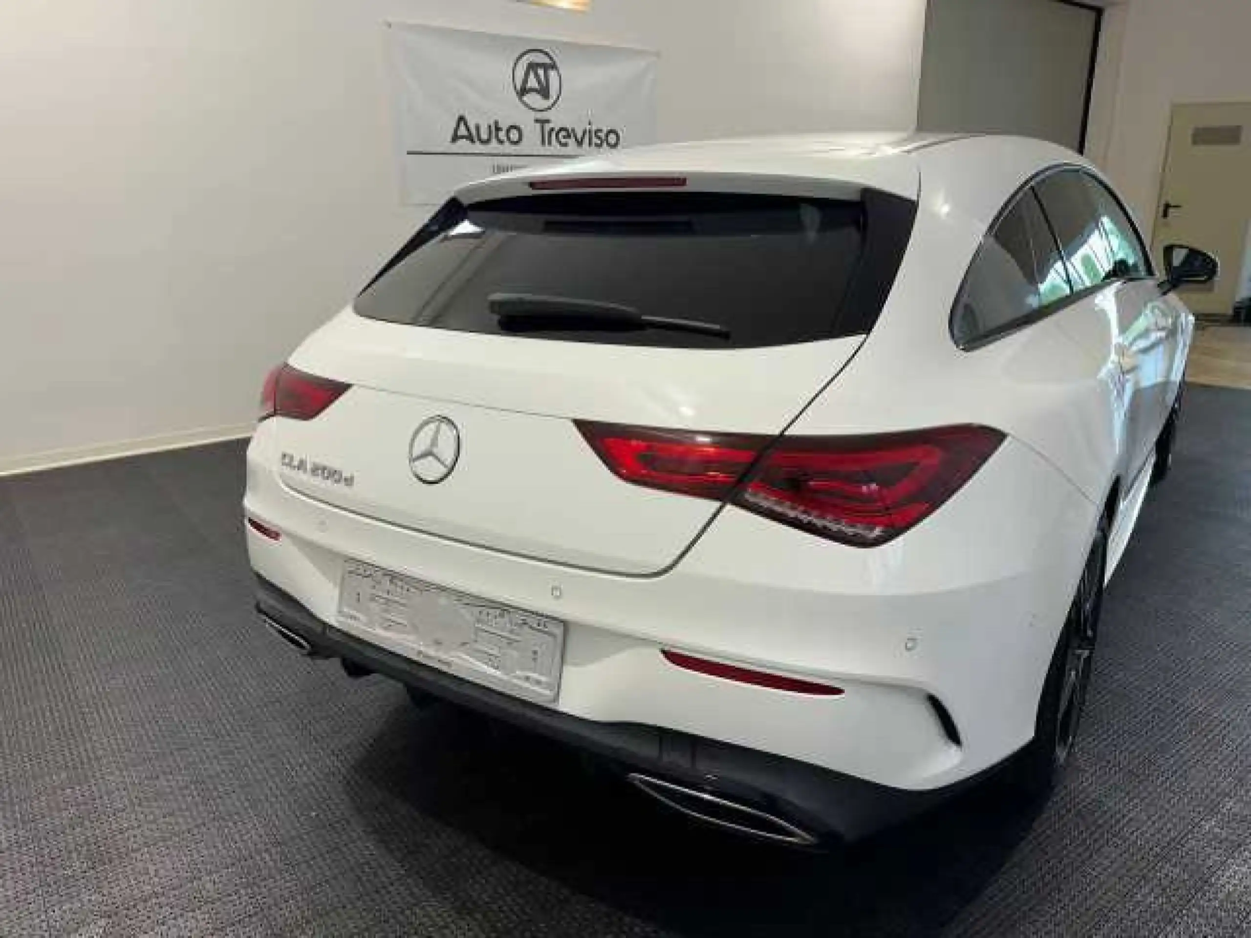 Mercedes-Benz - CLA 200