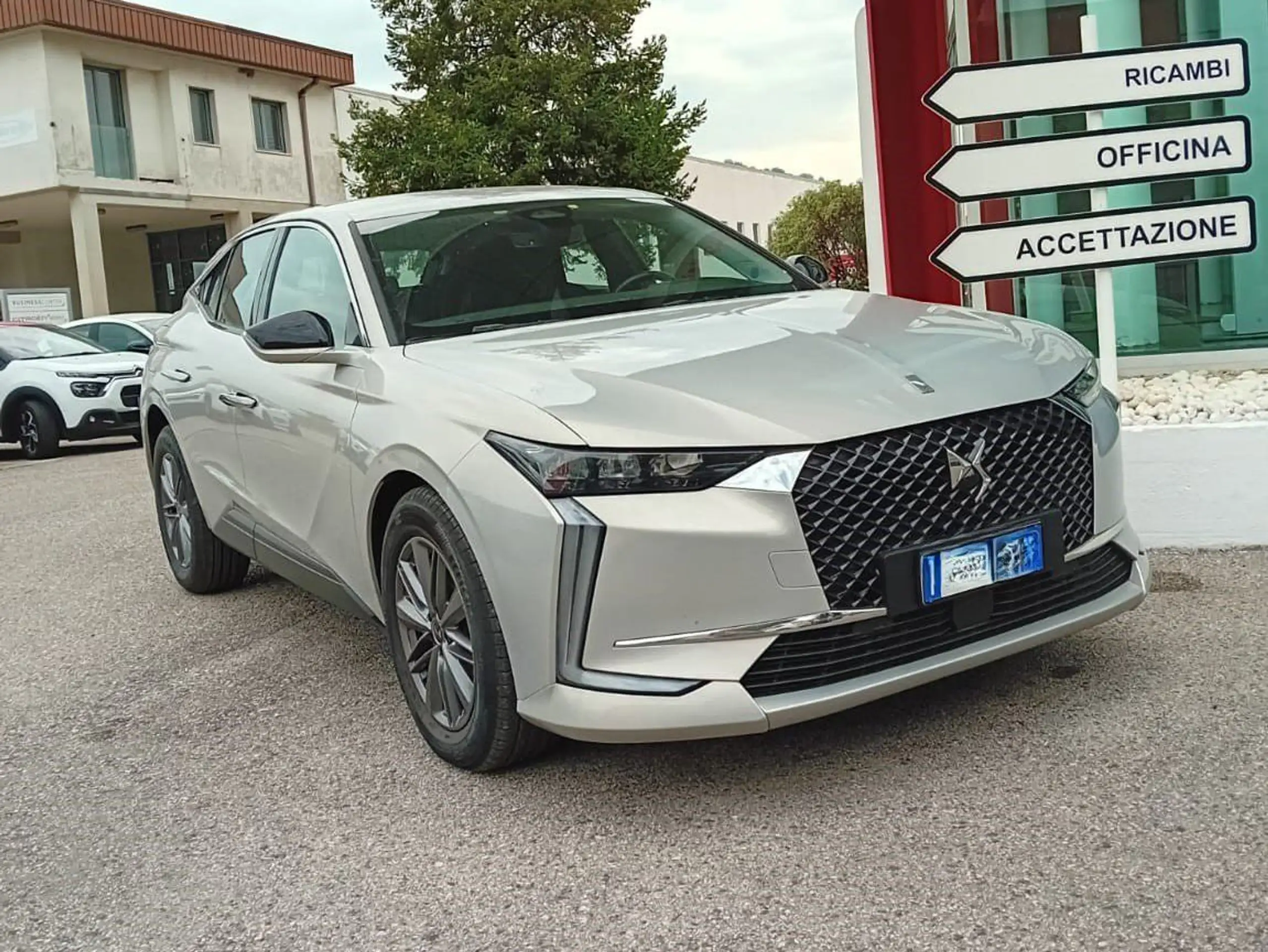 DS Automobiles - DS 4