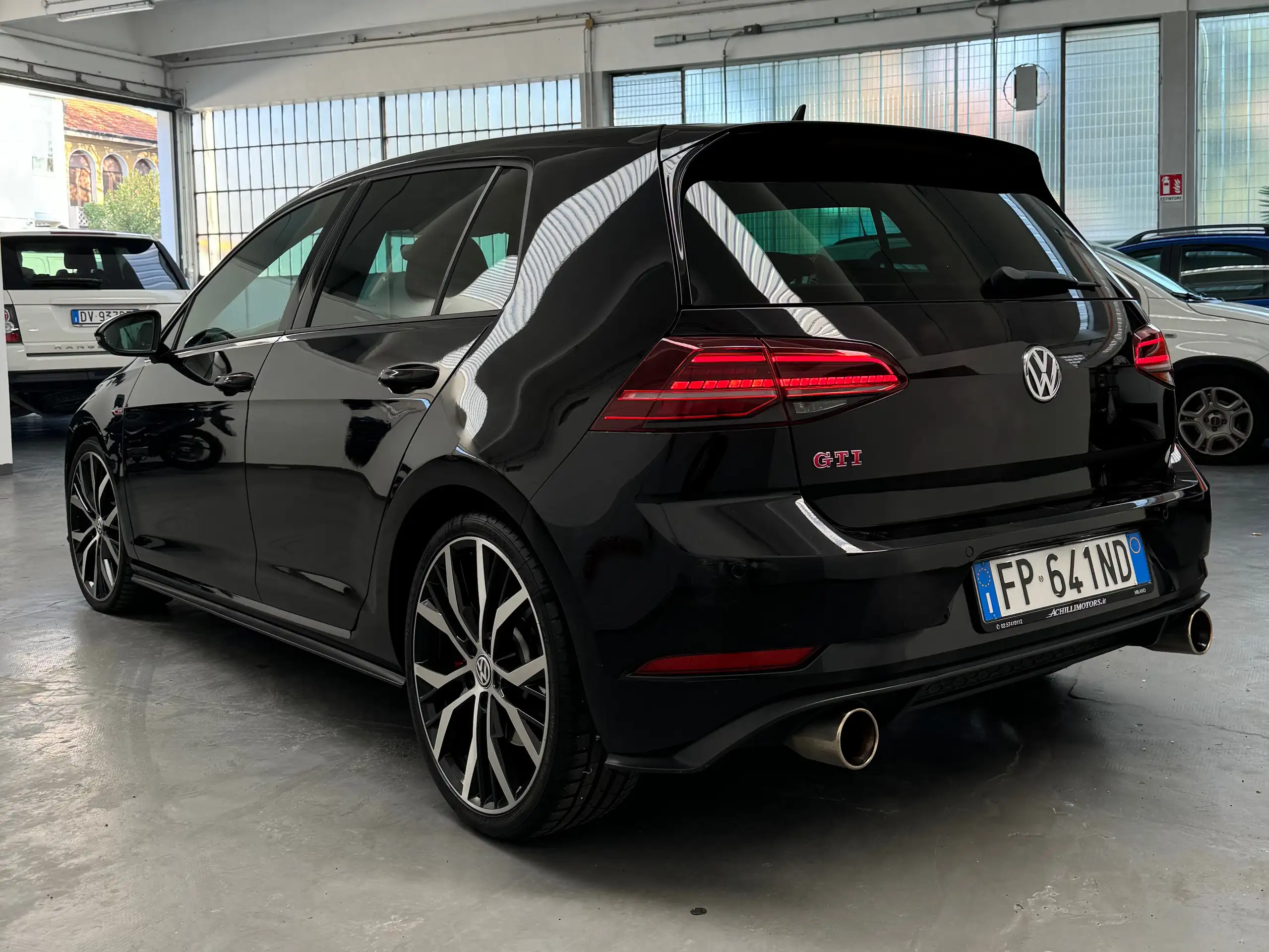 Volkswagen - Golf GTI