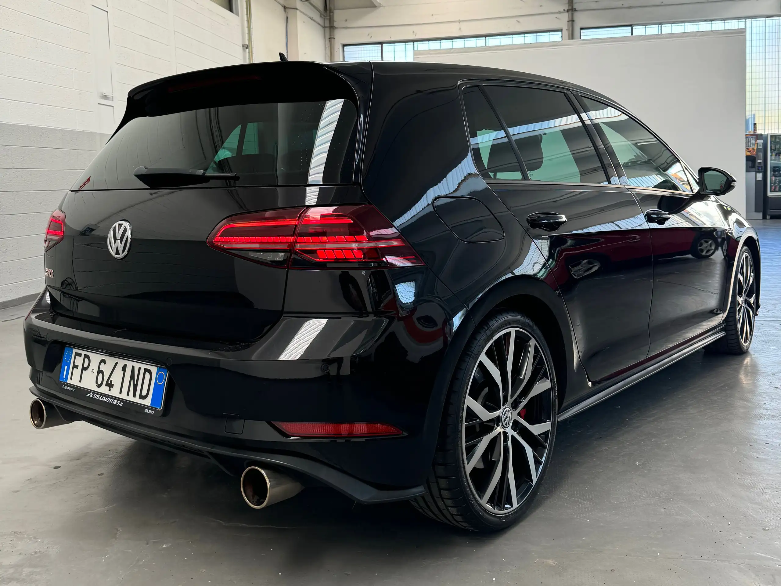 Volkswagen - Golf GTI