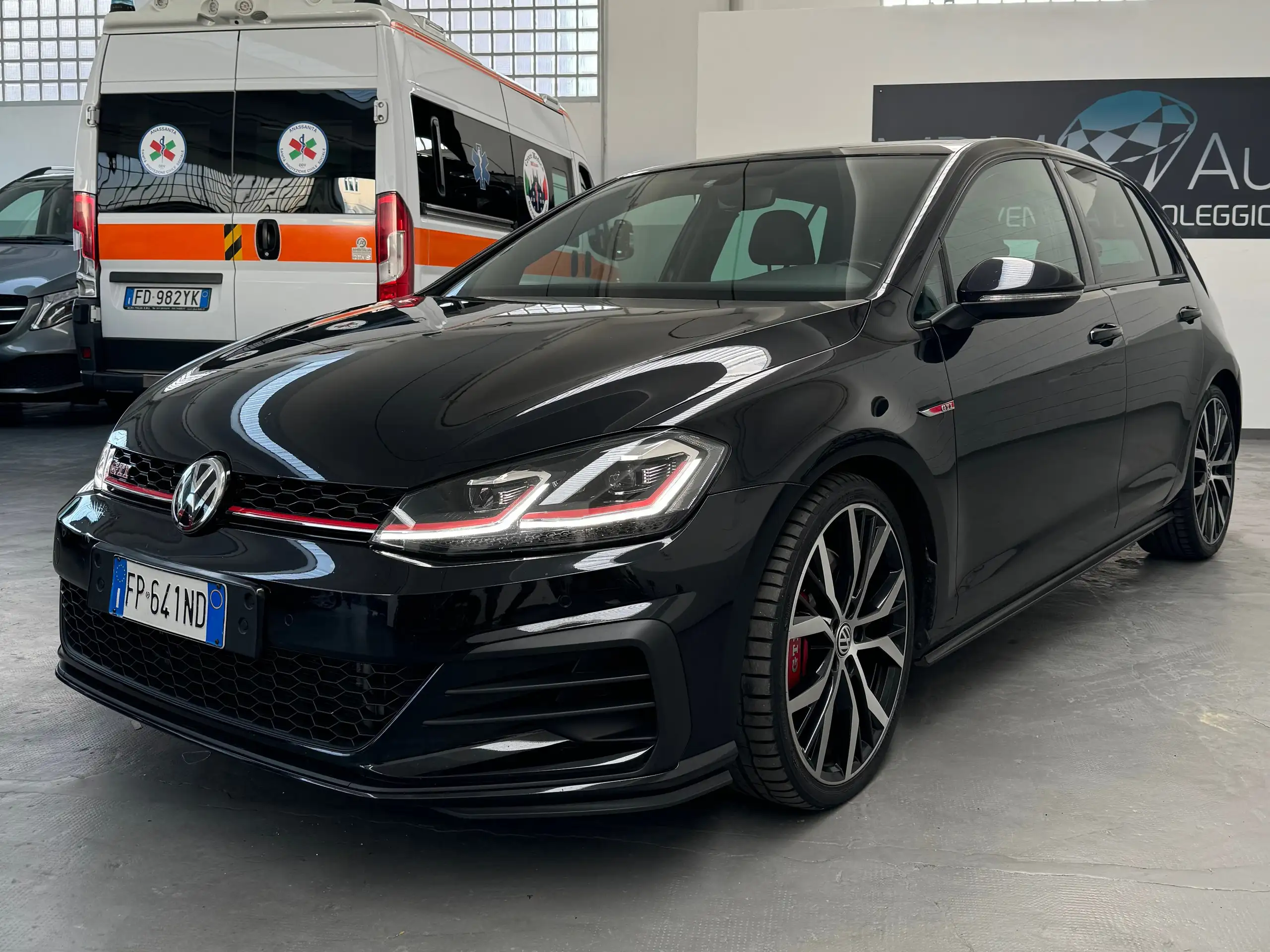 Volkswagen - Golf GTI