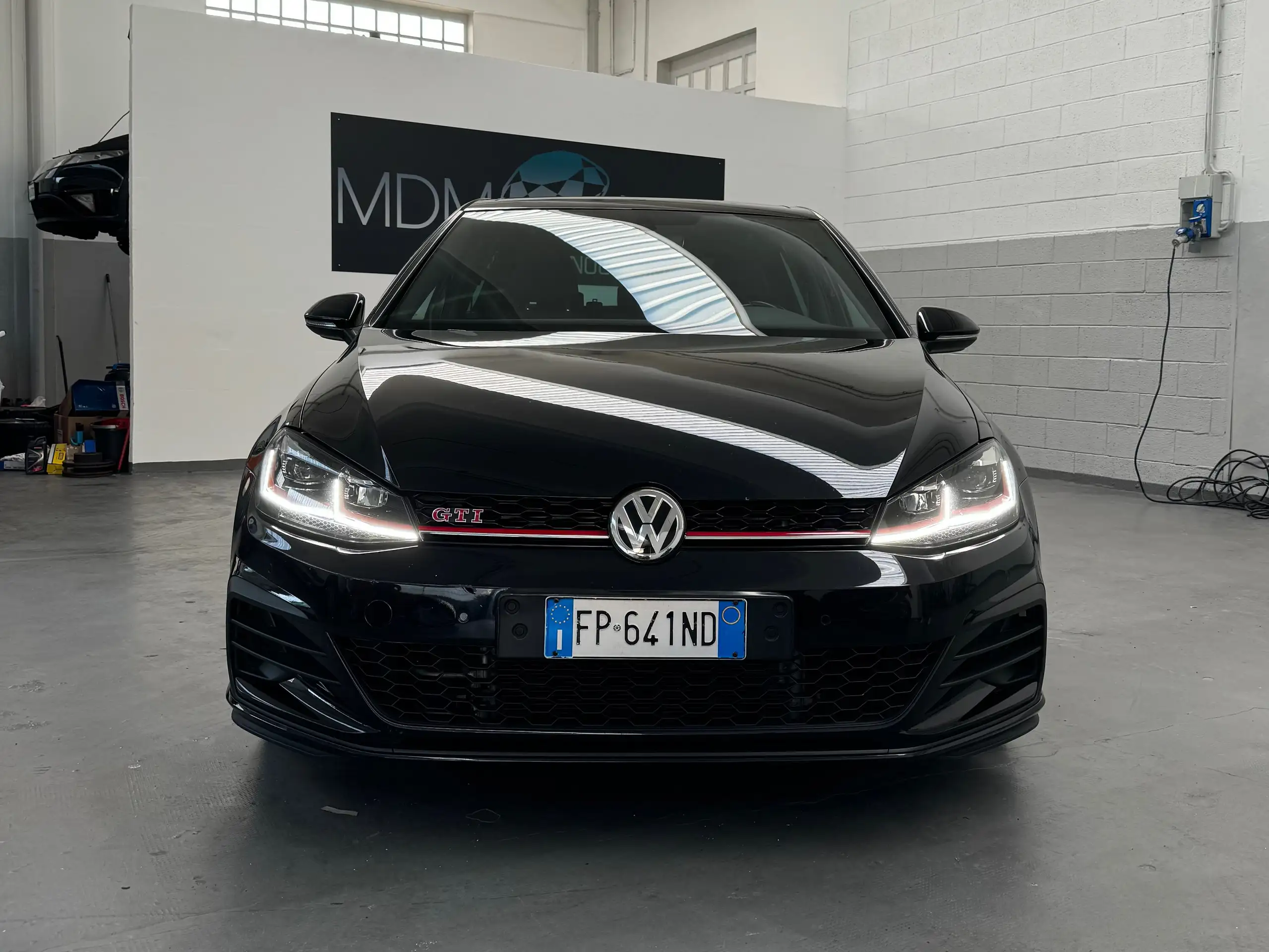 Volkswagen - Golf GTI