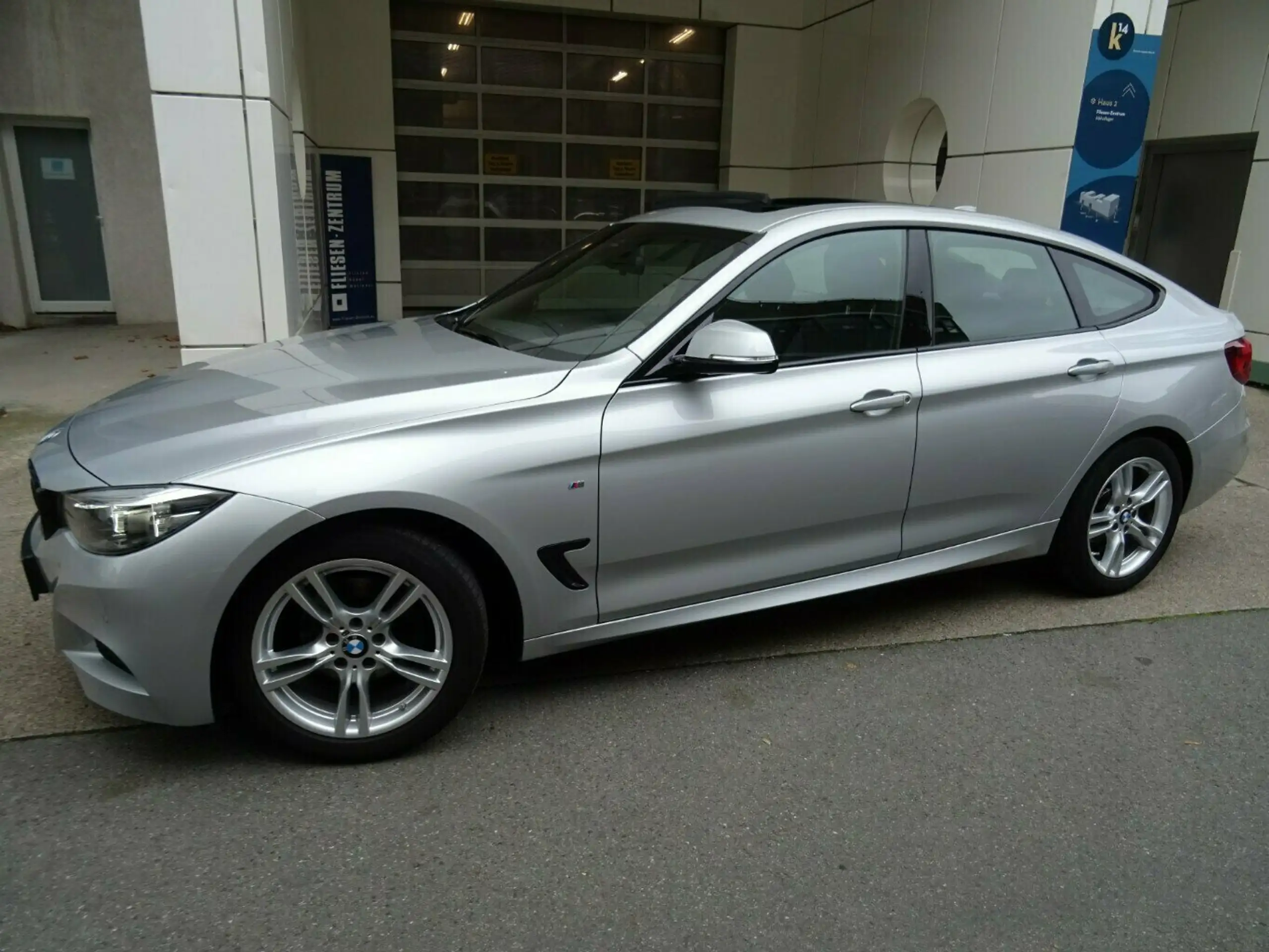 BMW - 320