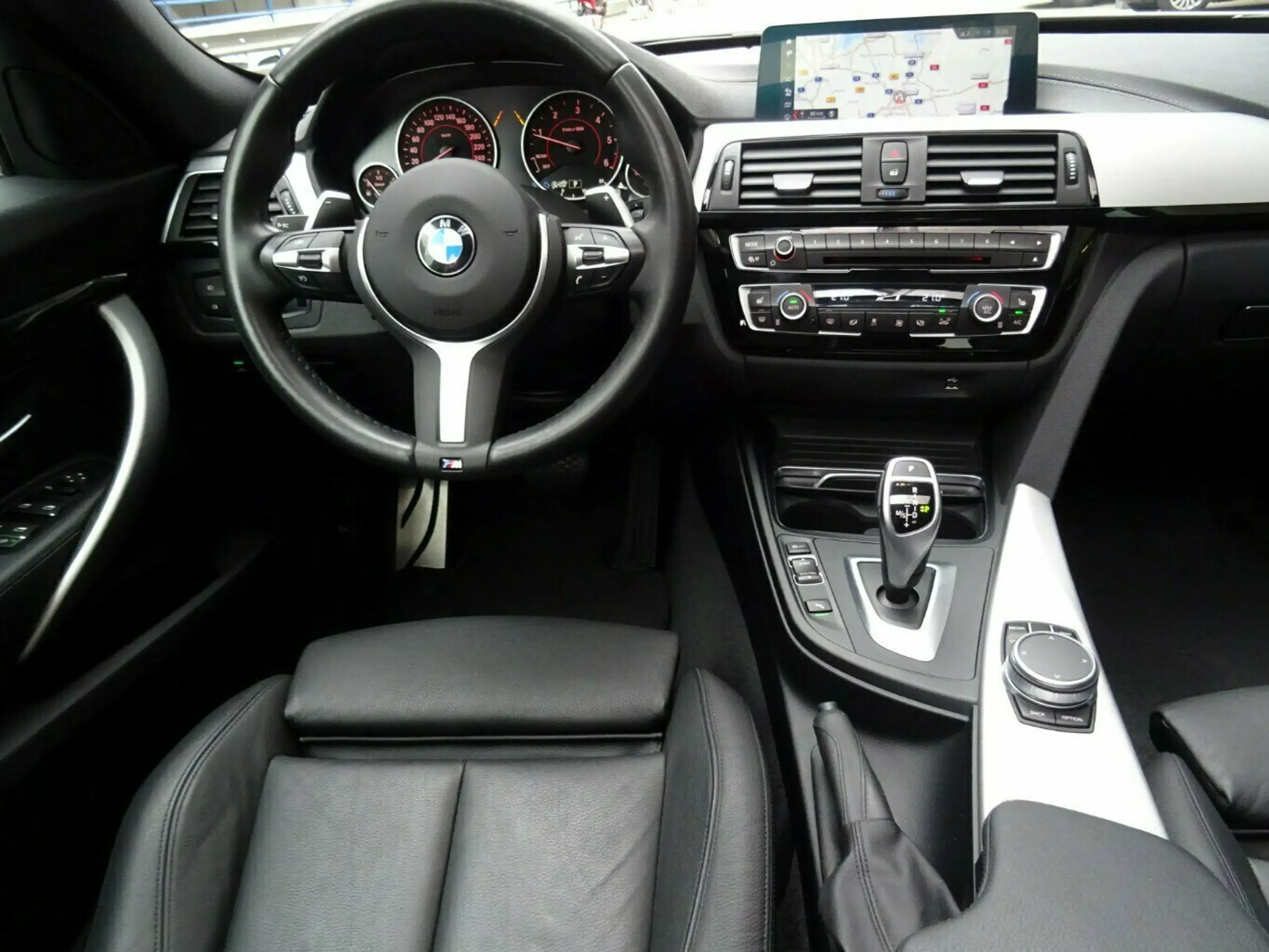 BMW - 320