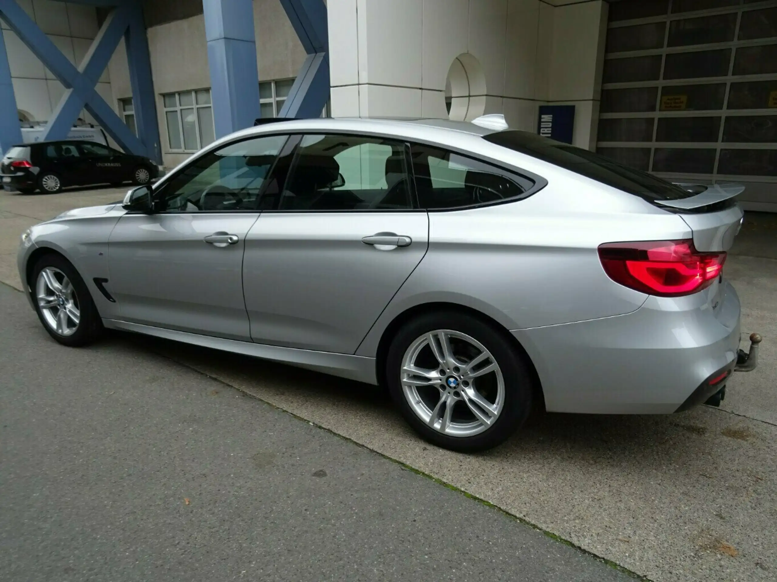 BMW - 320