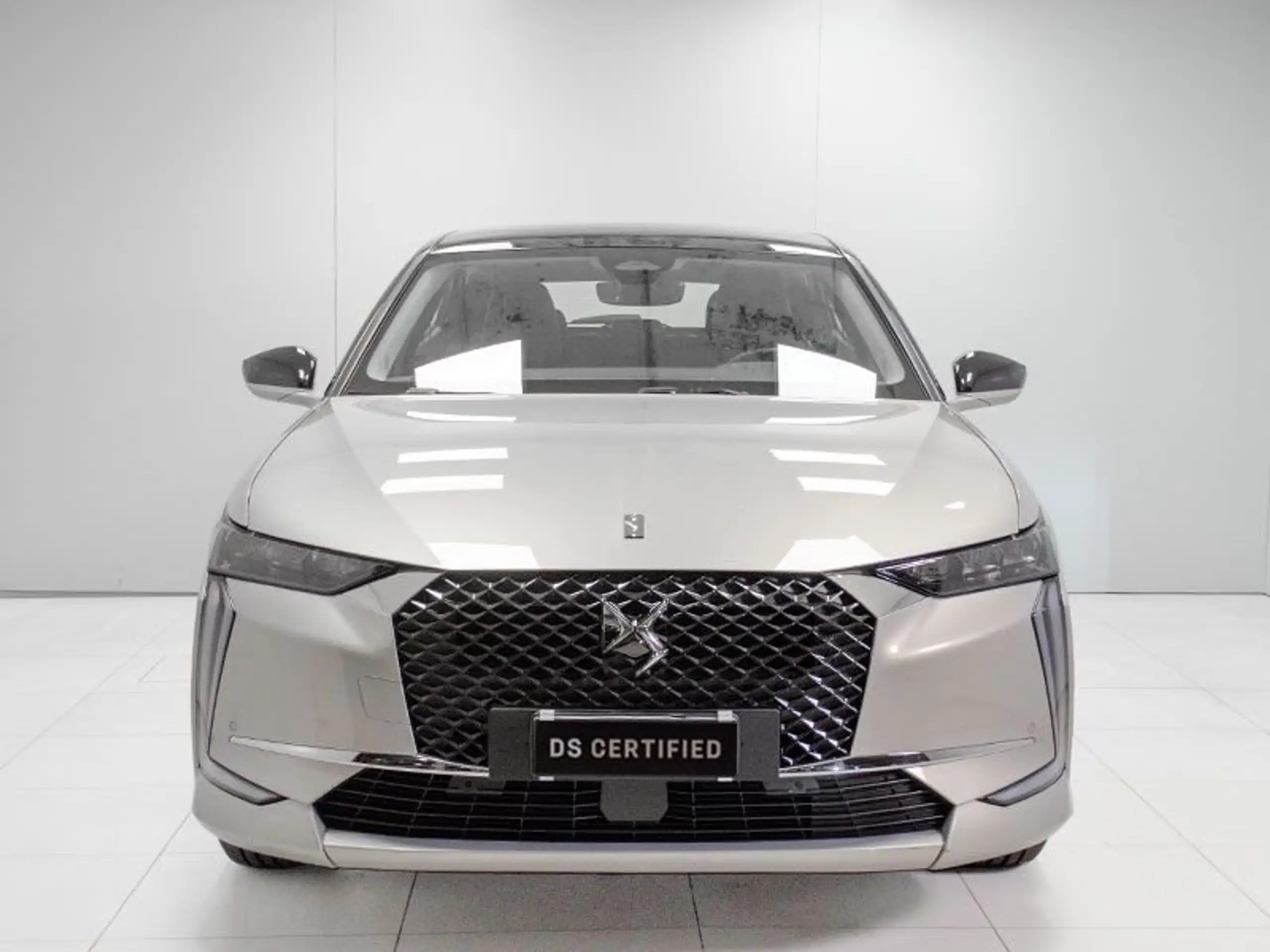 DS Automobiles - DS 4