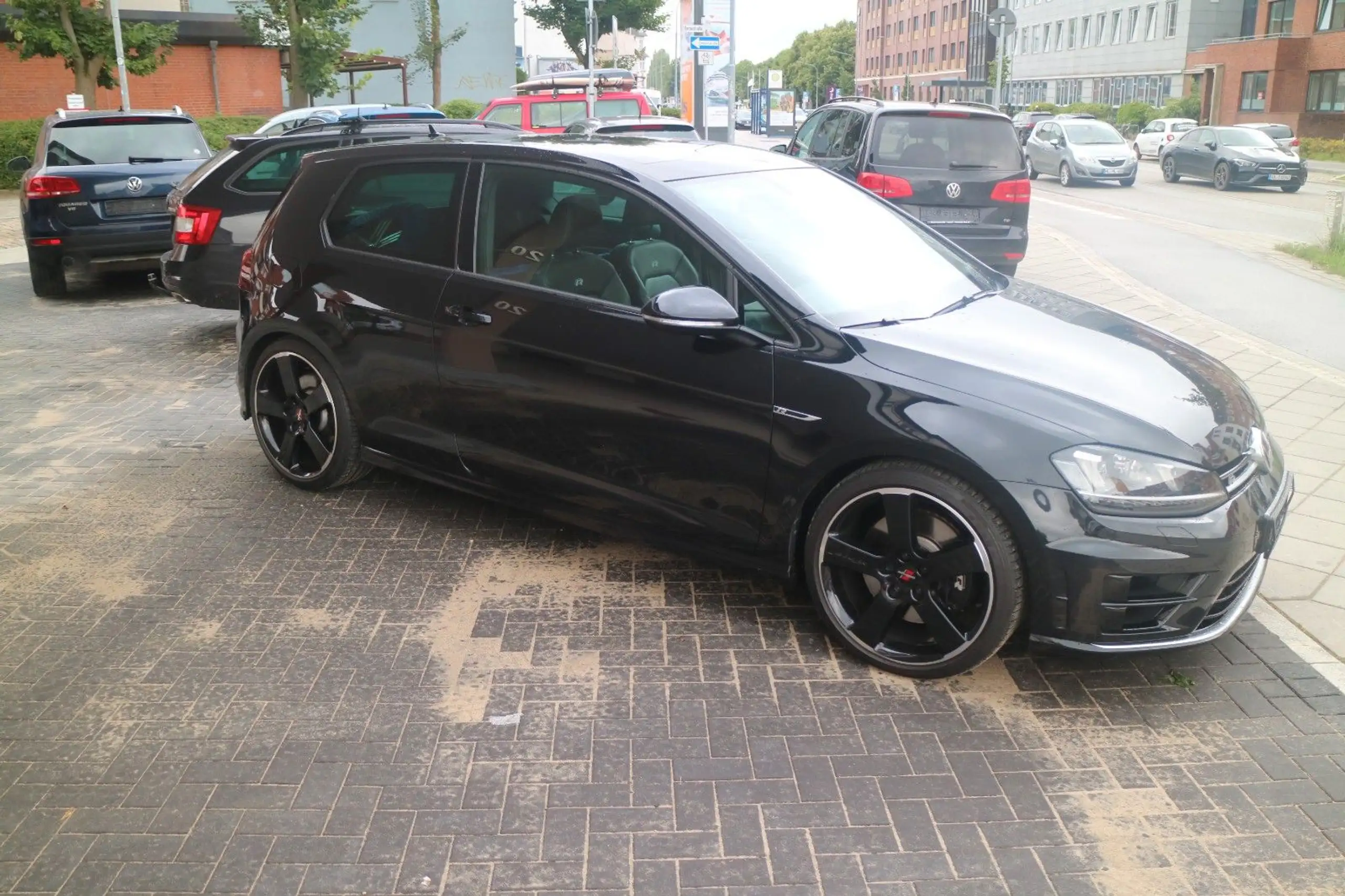 Volkswagen - Golf