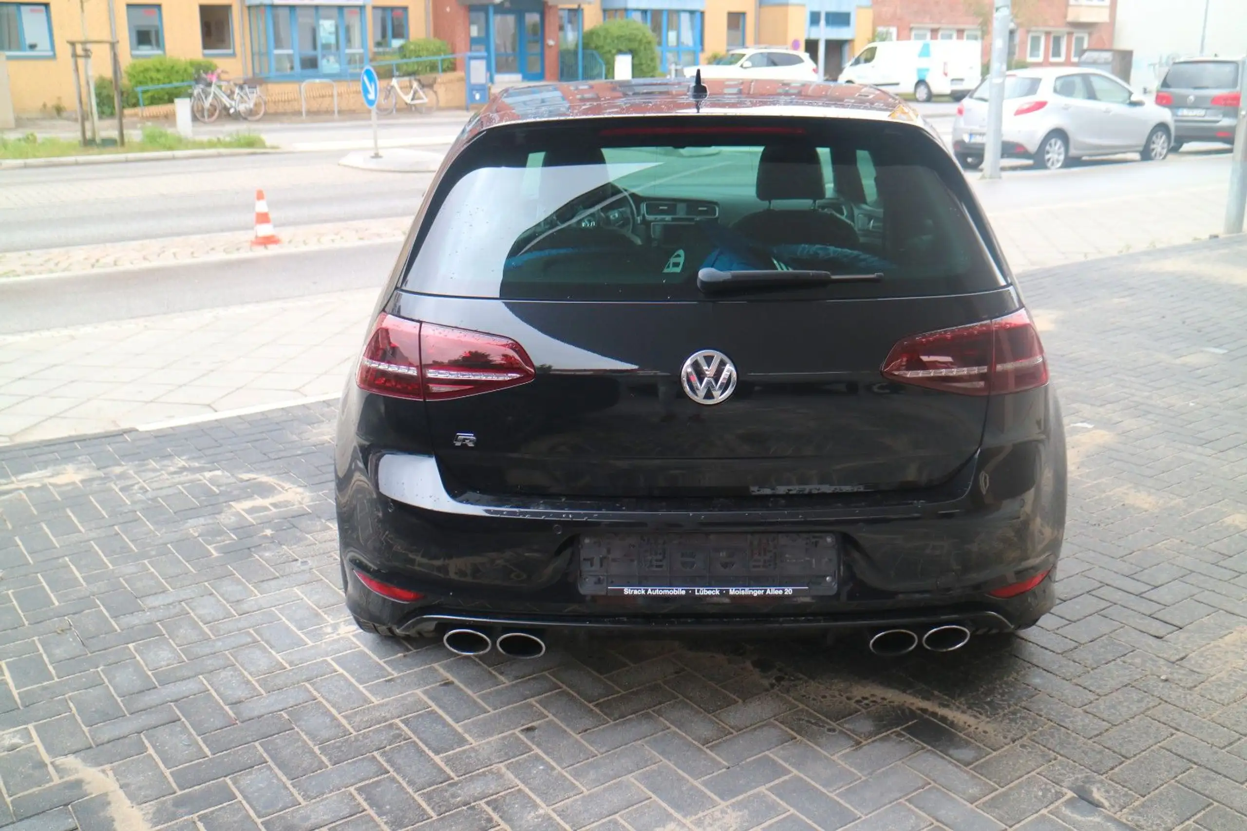 Volkswagen - Golf