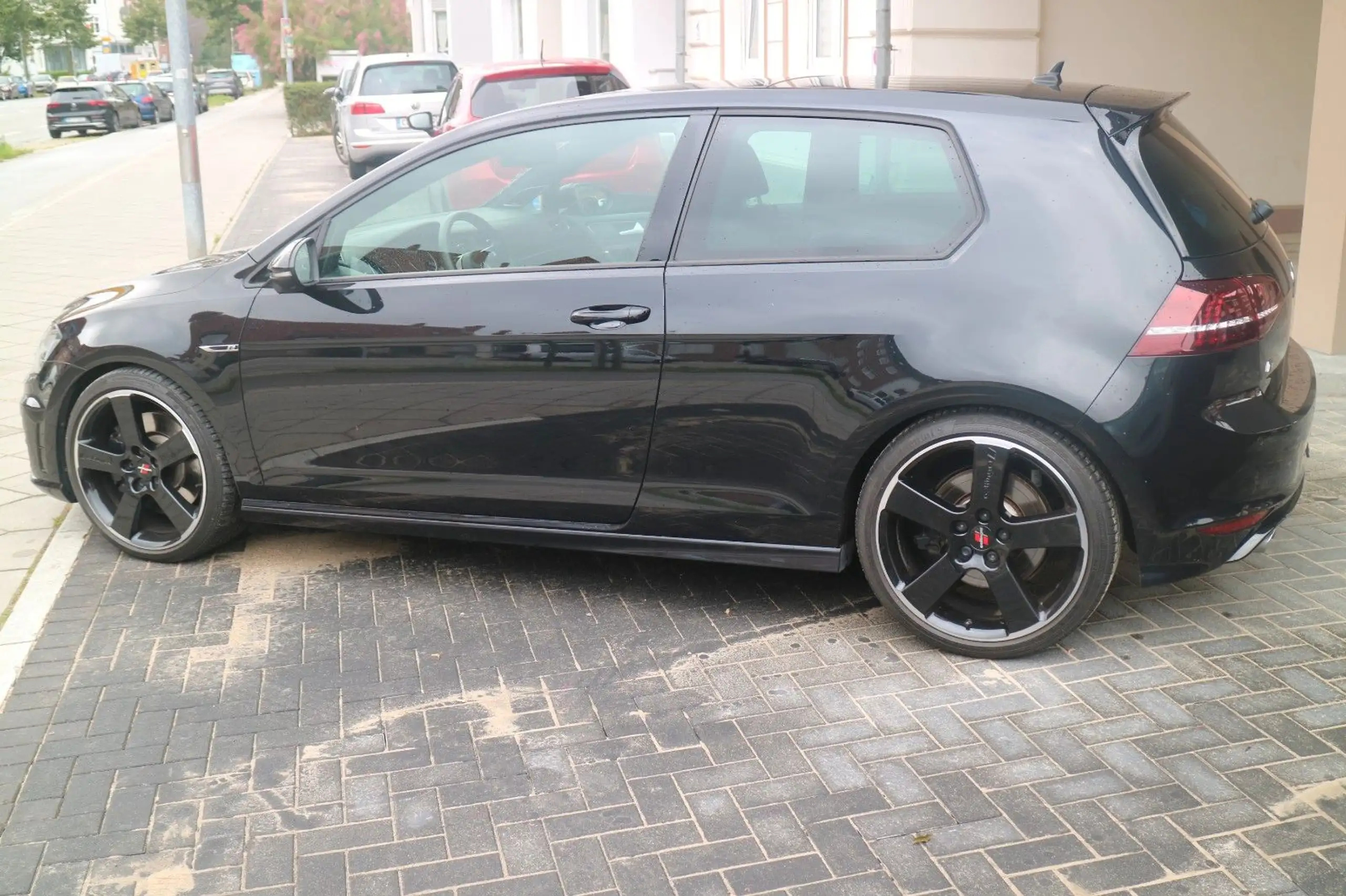 Volkswagen - Golf