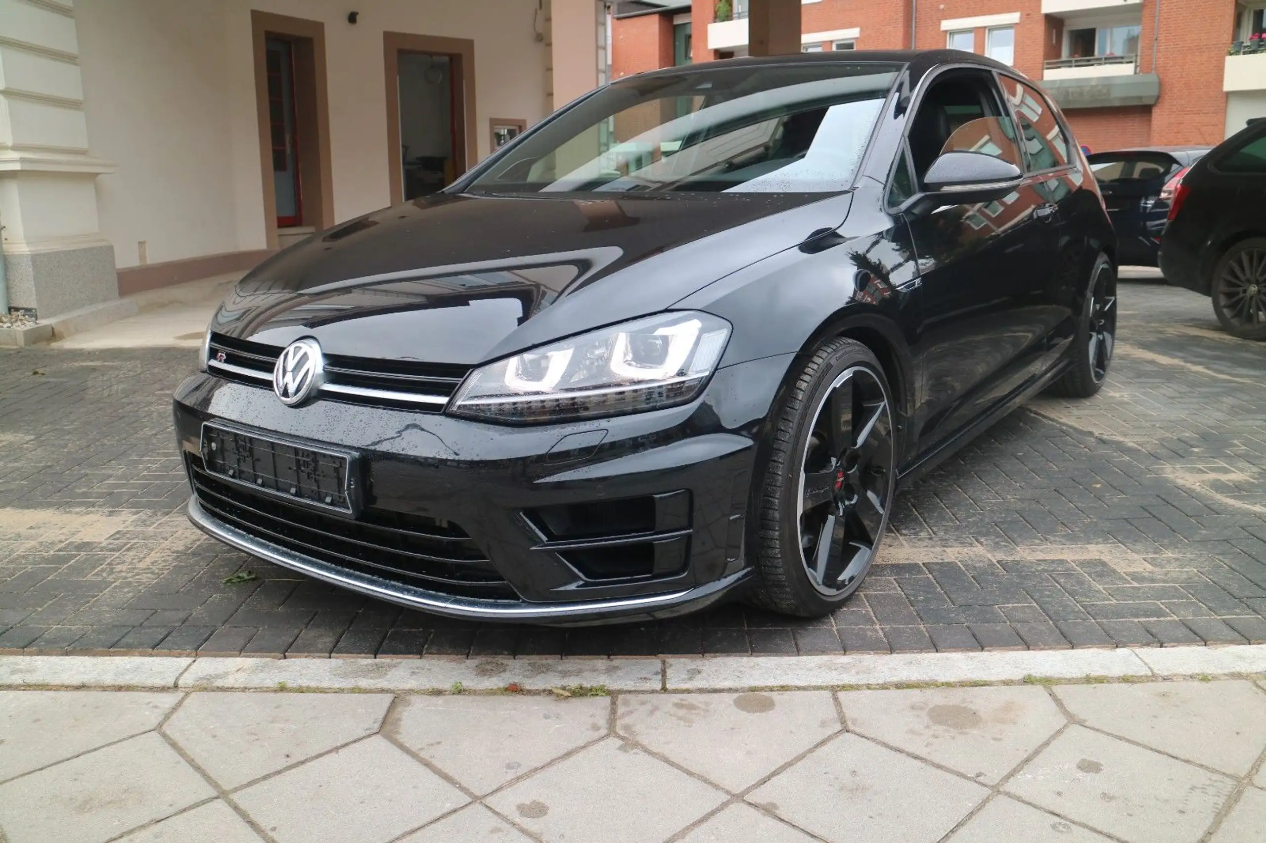 Volkswagen - Golf