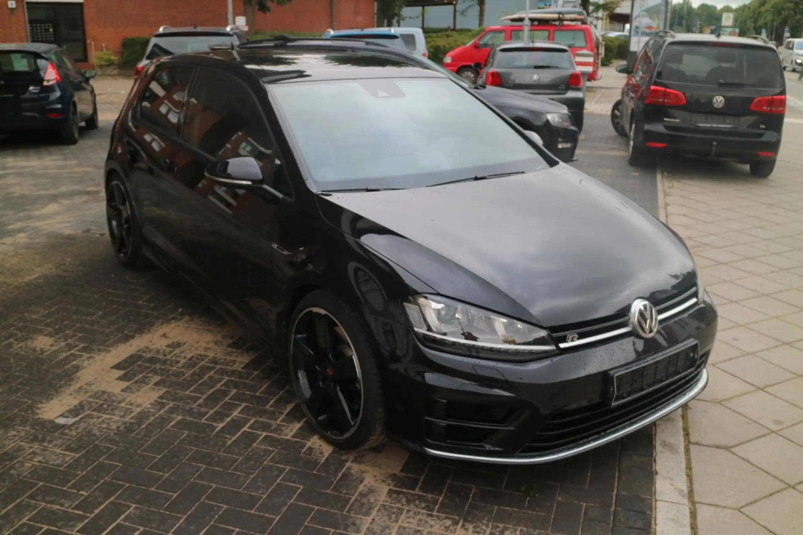 Volkswagen - Golf