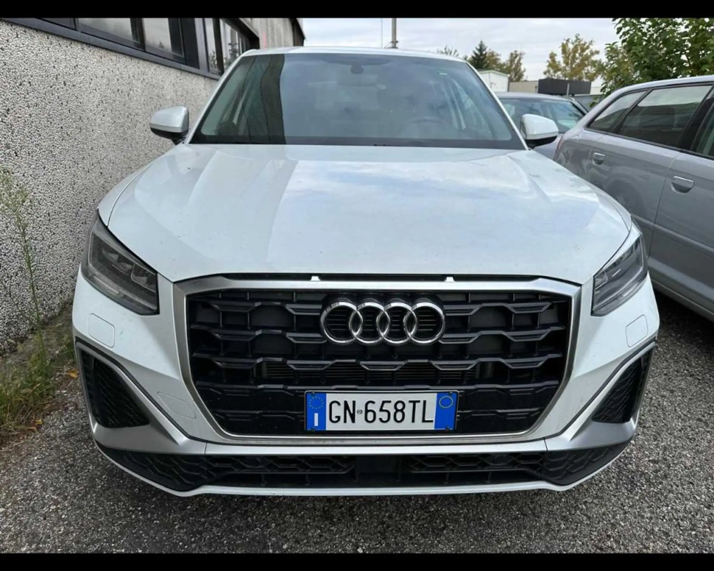 Audi - Q2