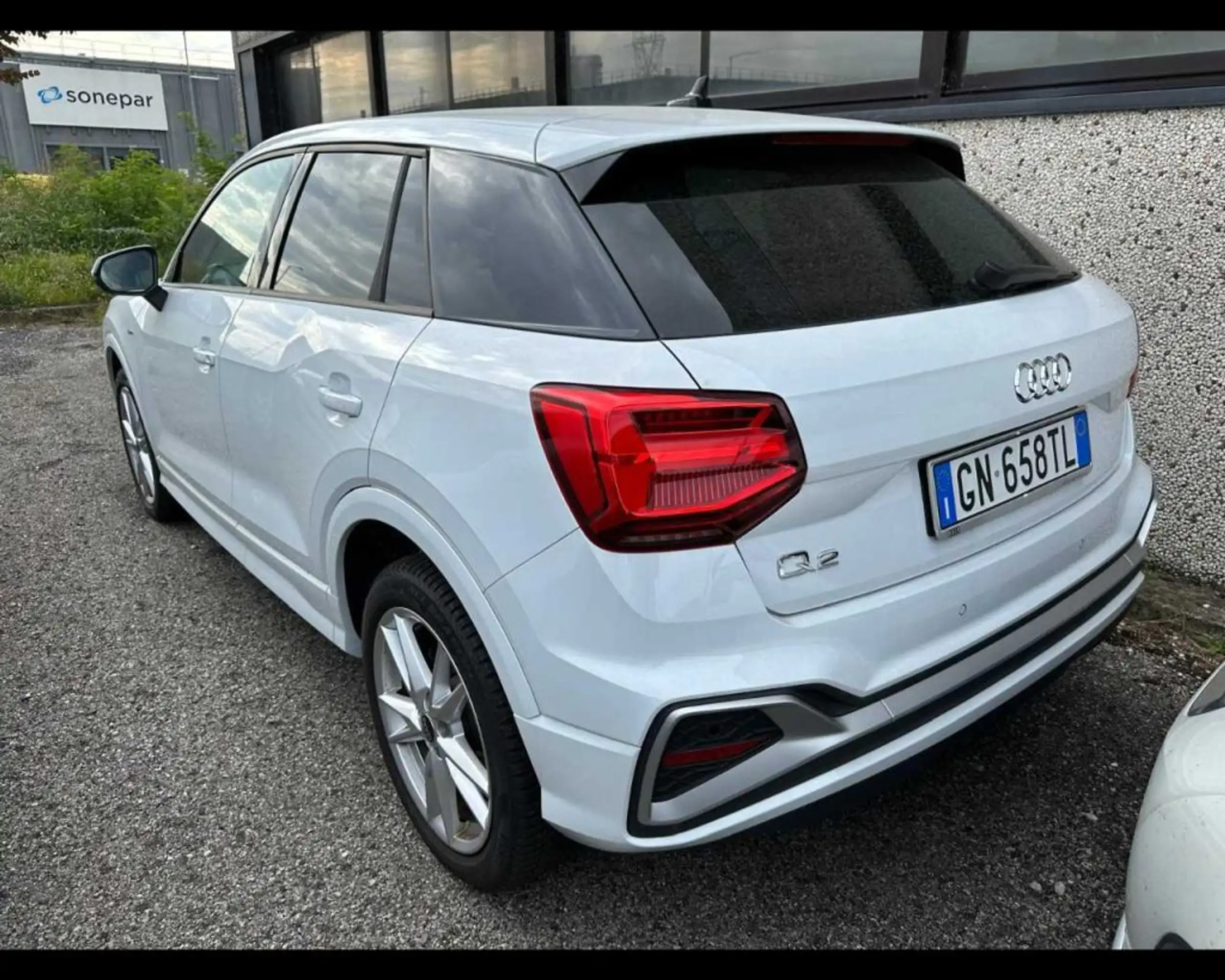 Audi - Q2