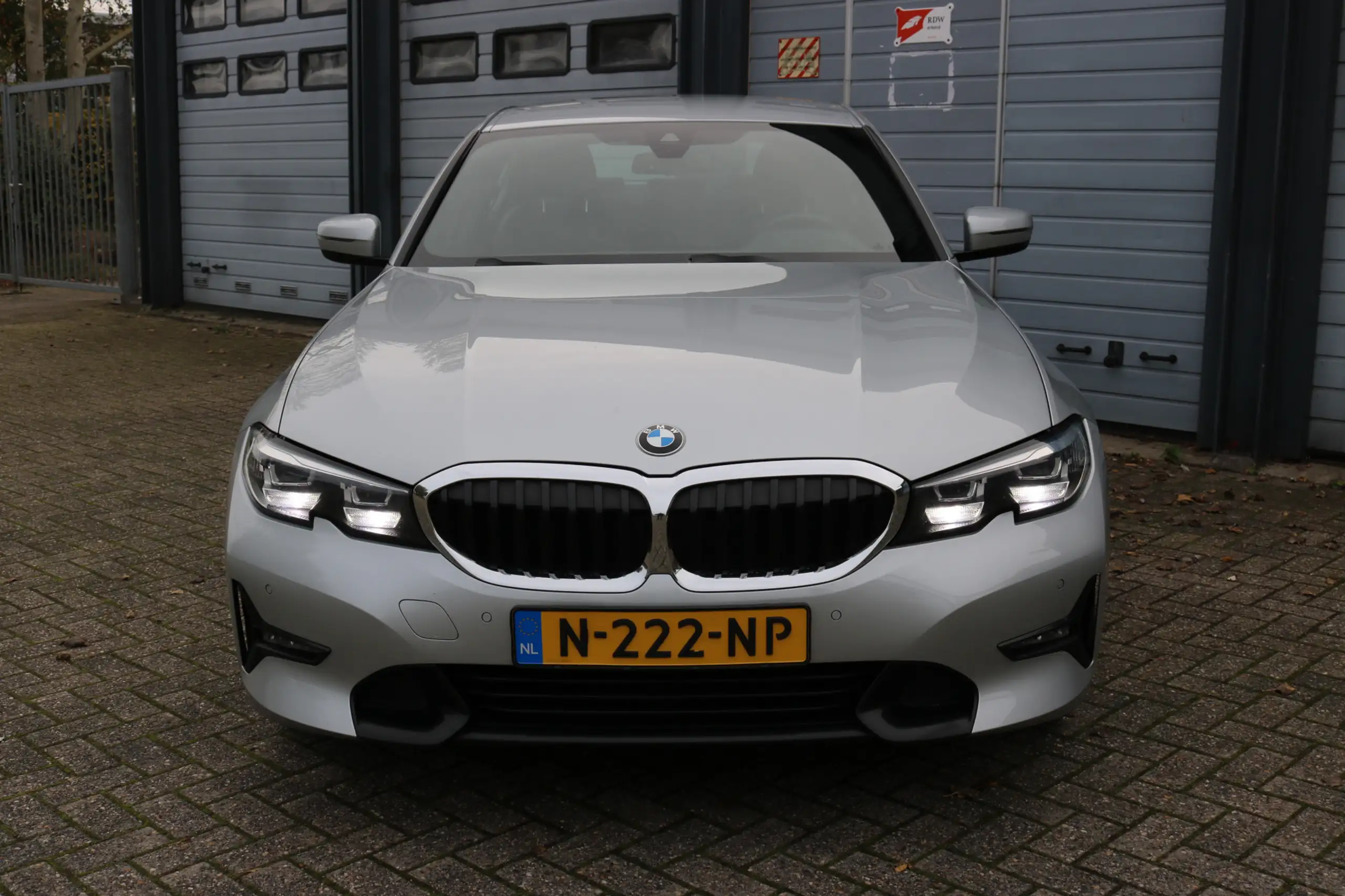 BMW - 318