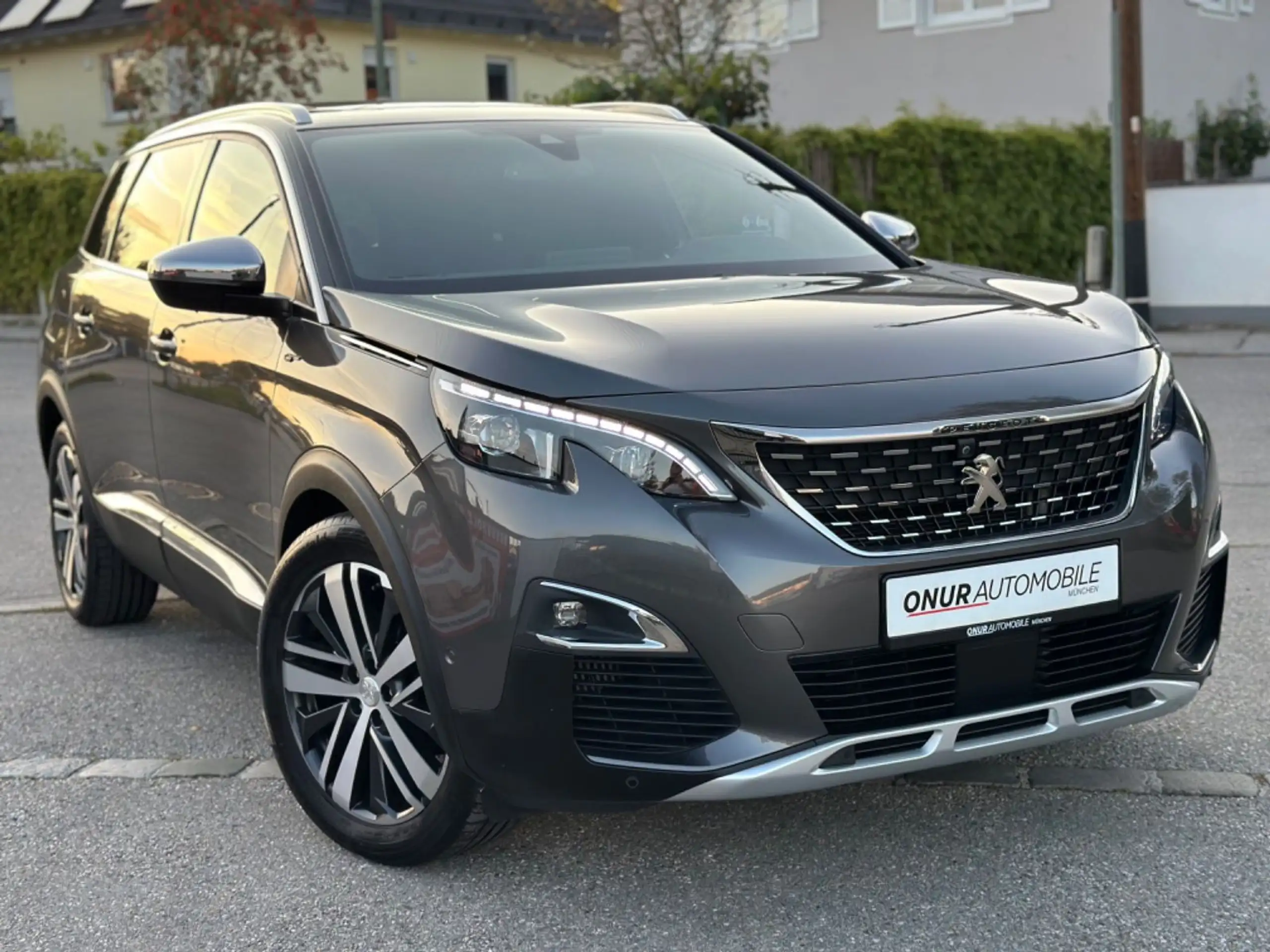 Peugeot - 5008