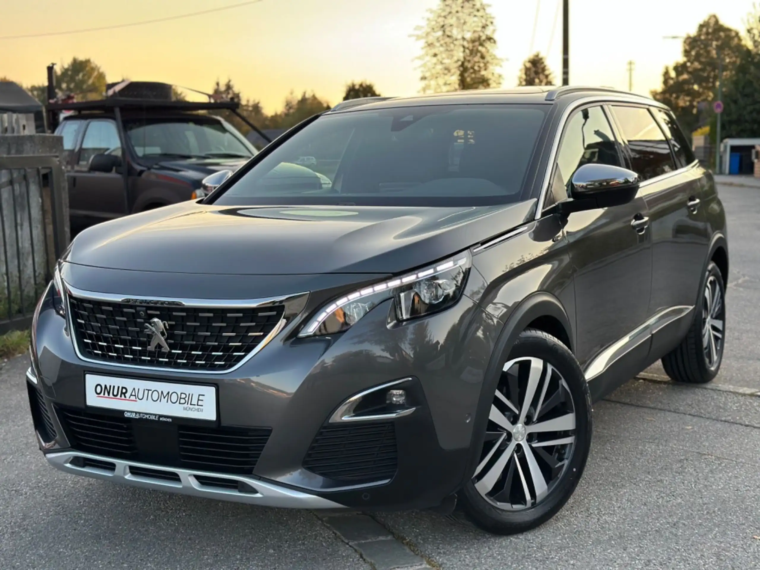 Peugeot - 5008