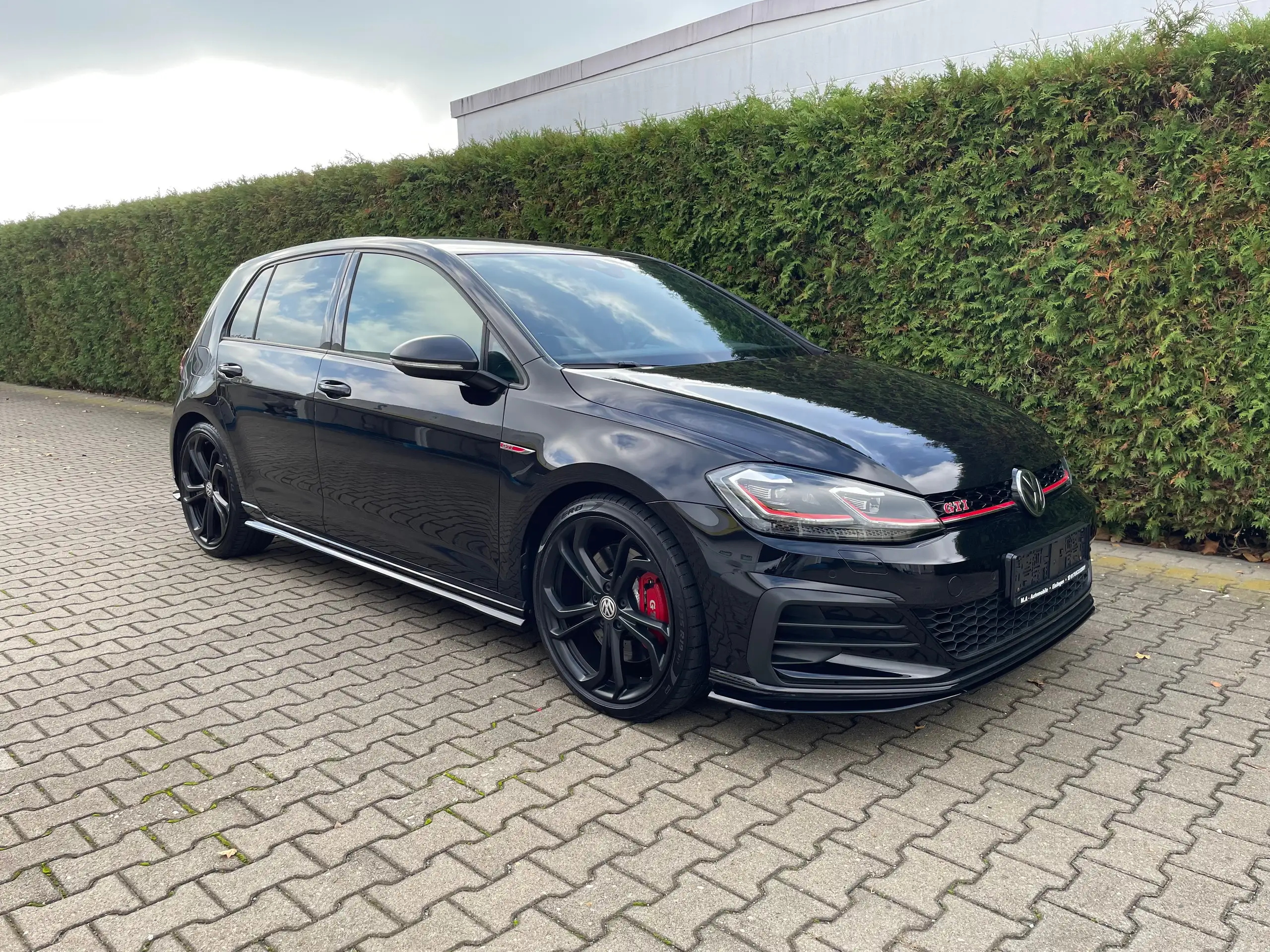 Volkswagen - Golf GTI