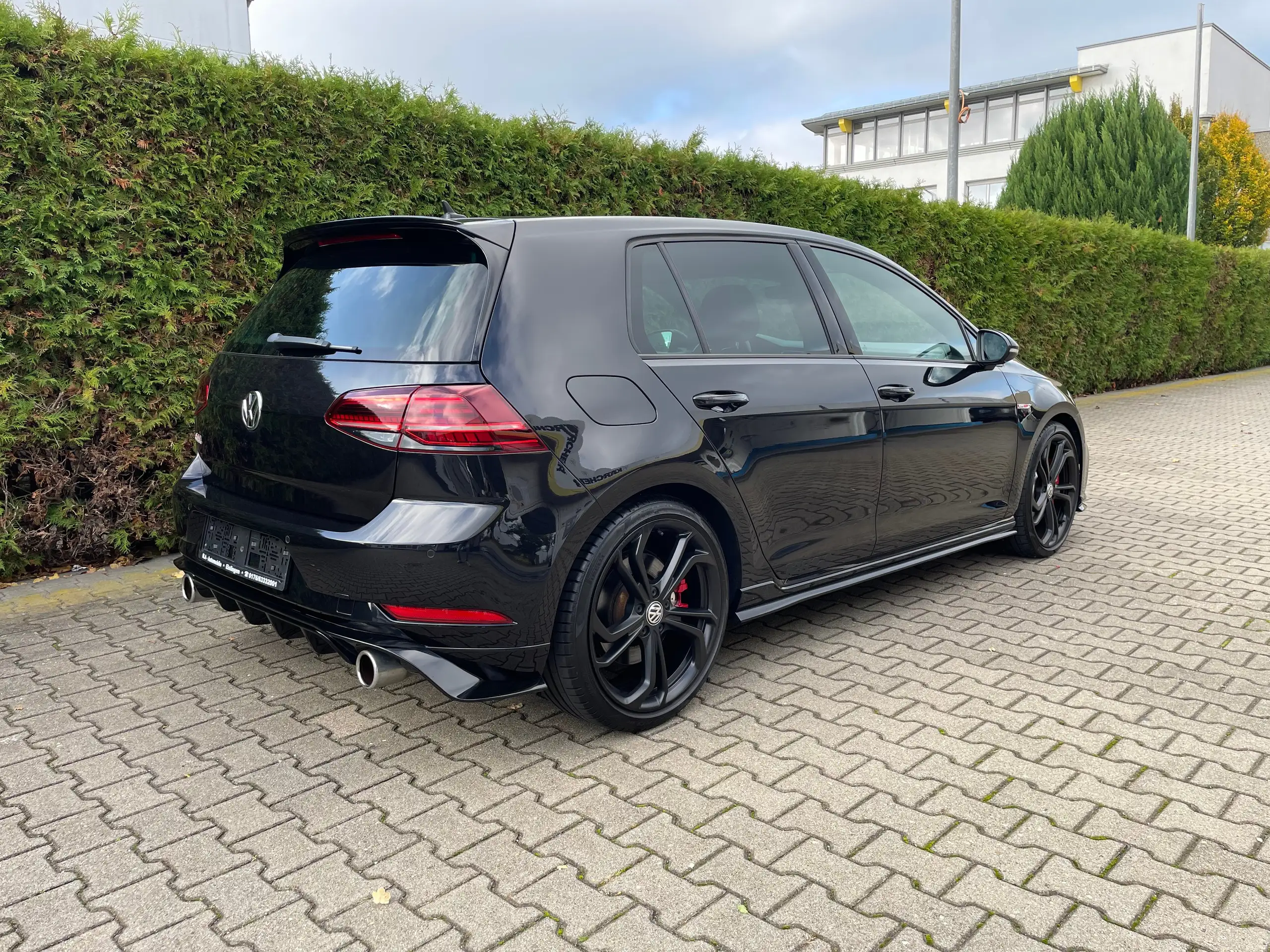 Volkswagen - Golf GTI