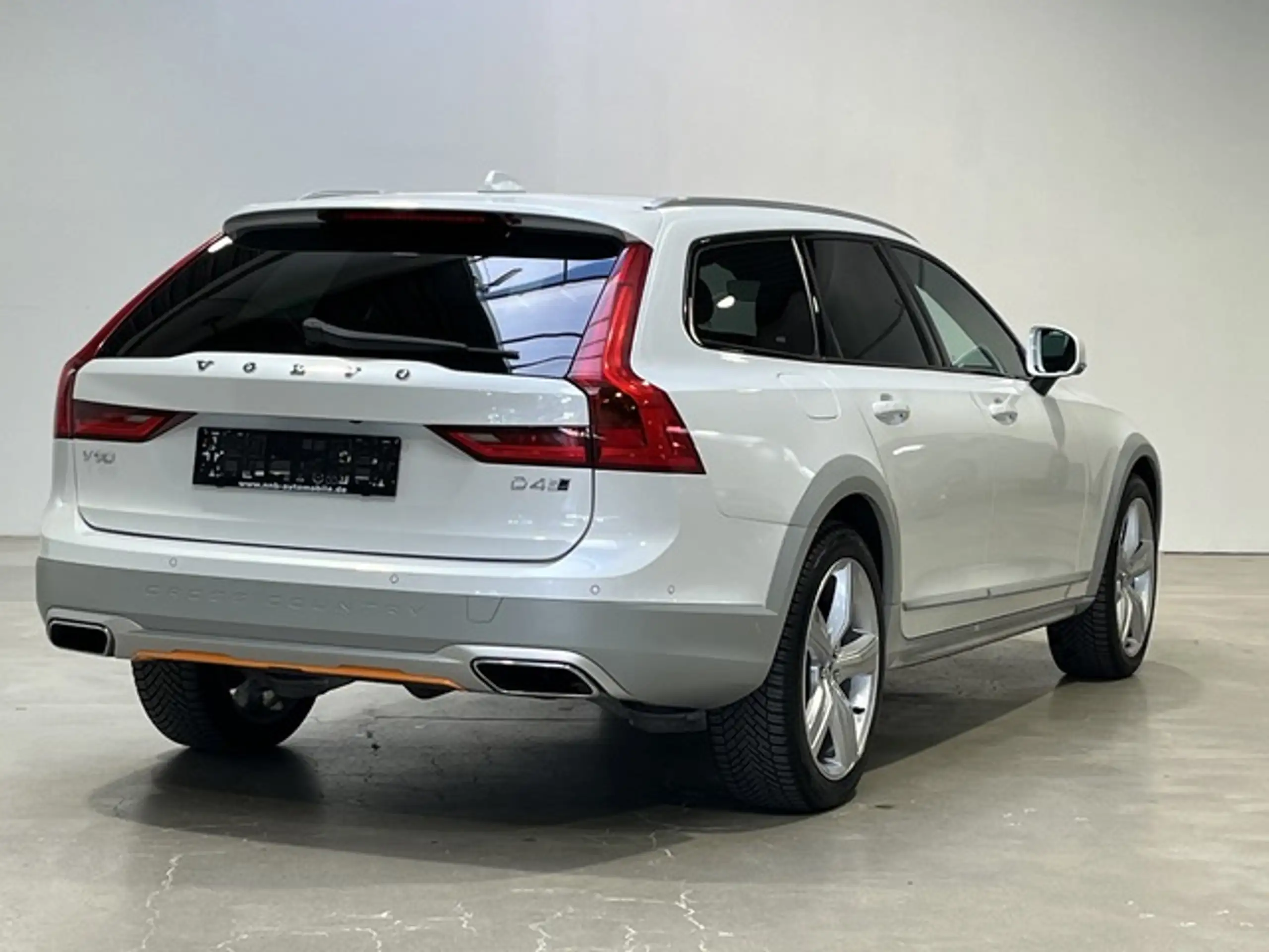 Volvo - V90 Cross Country