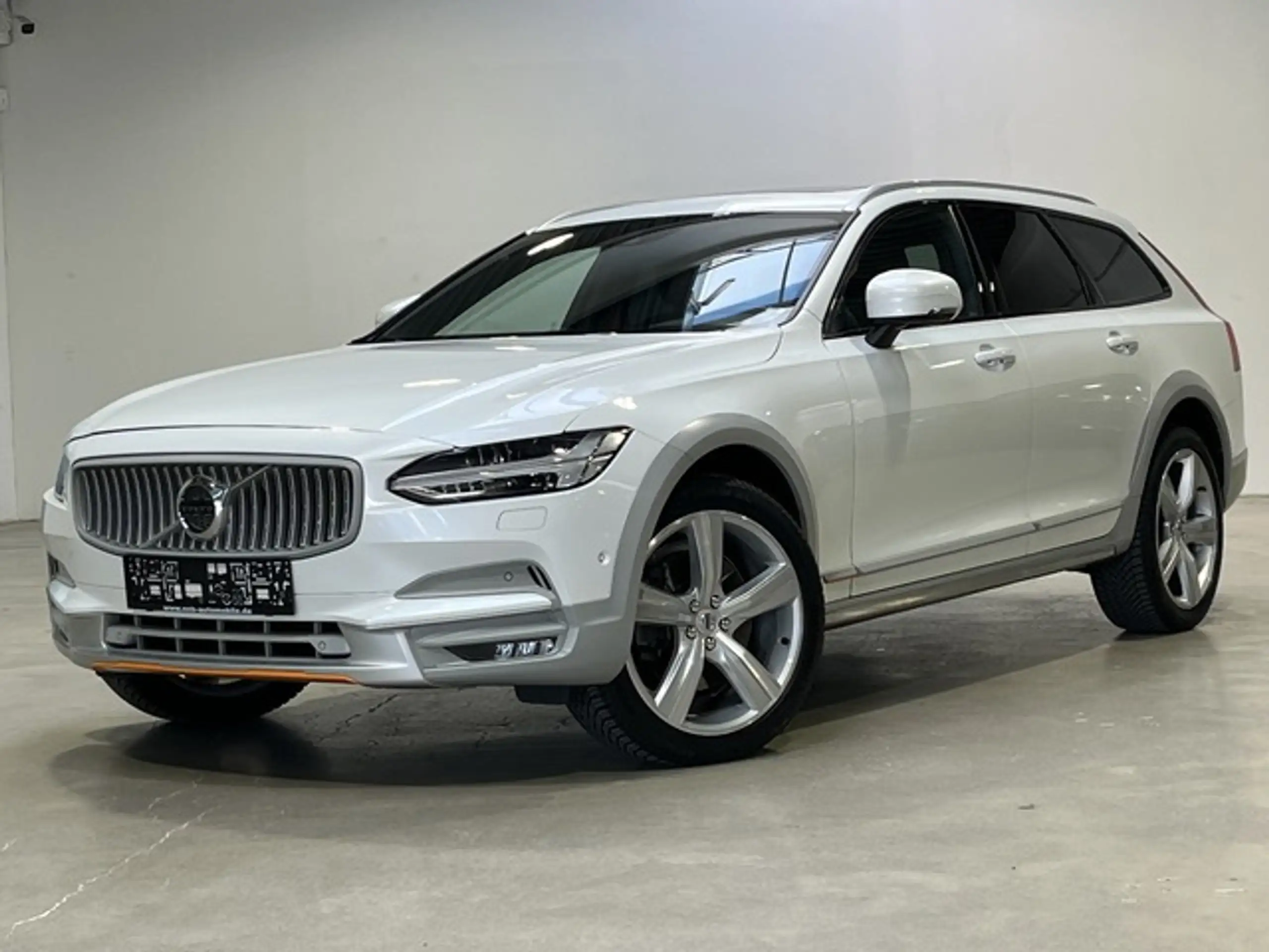 Volvo - V90 Cross Country