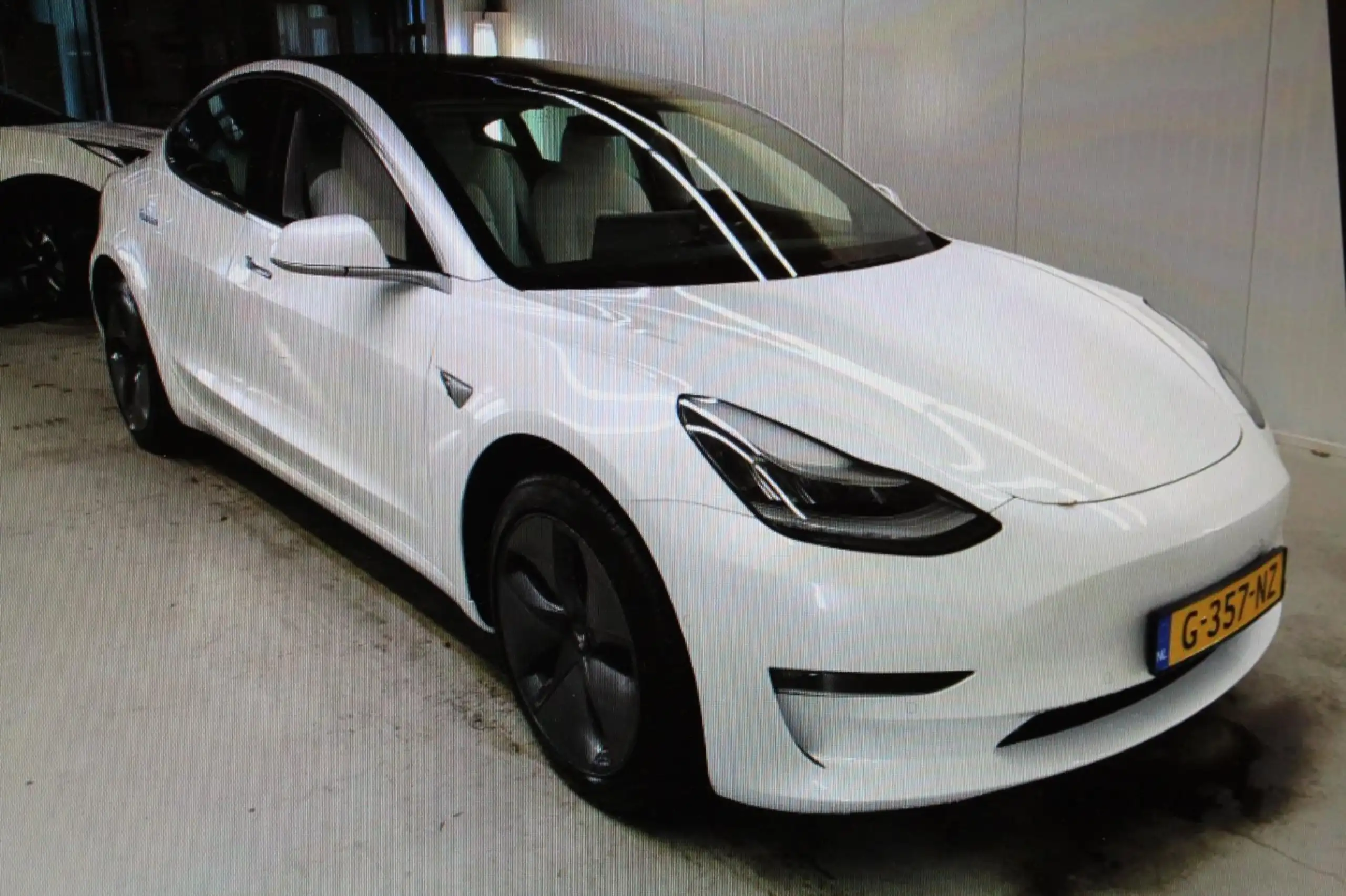 Tesla - Model 3