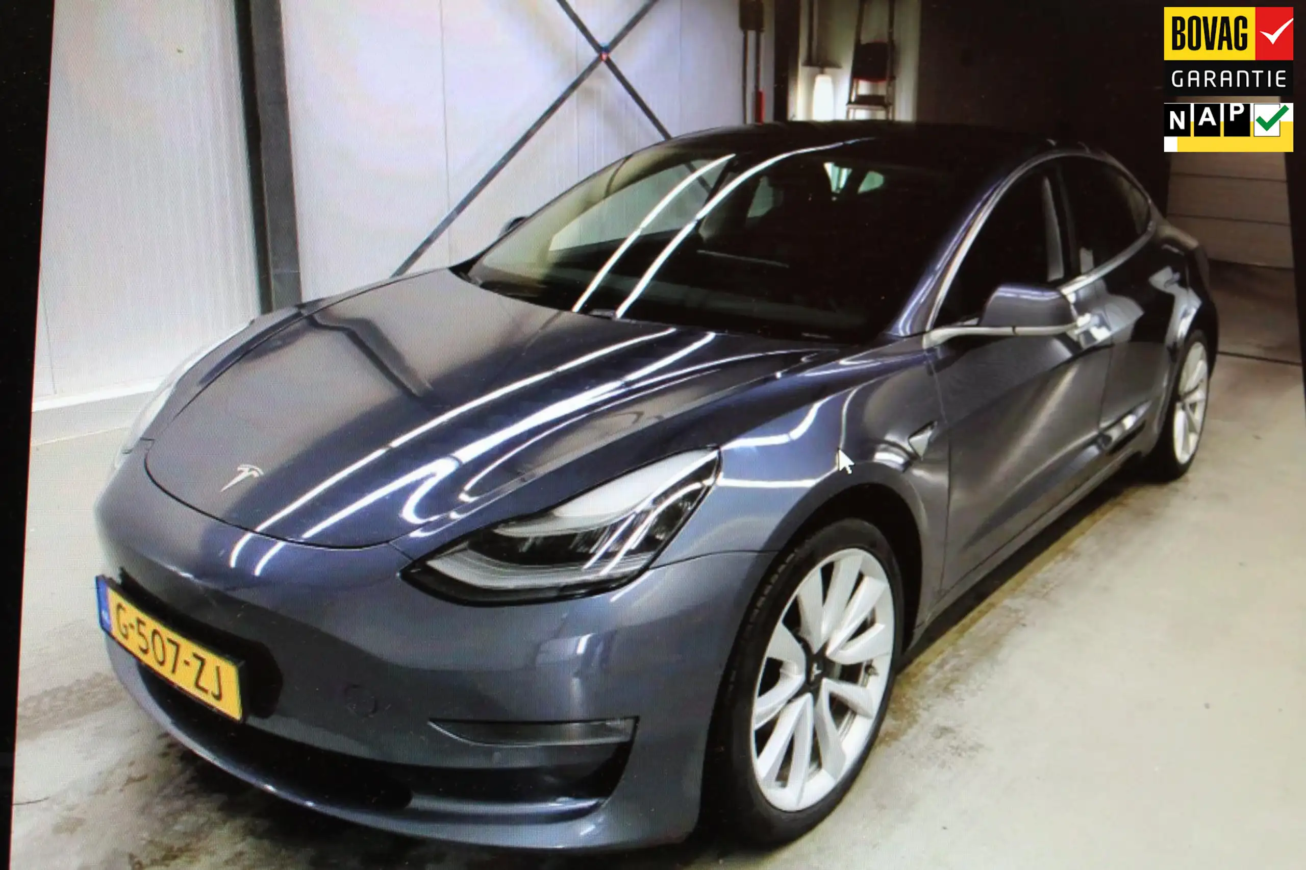 Tesla - Model 3