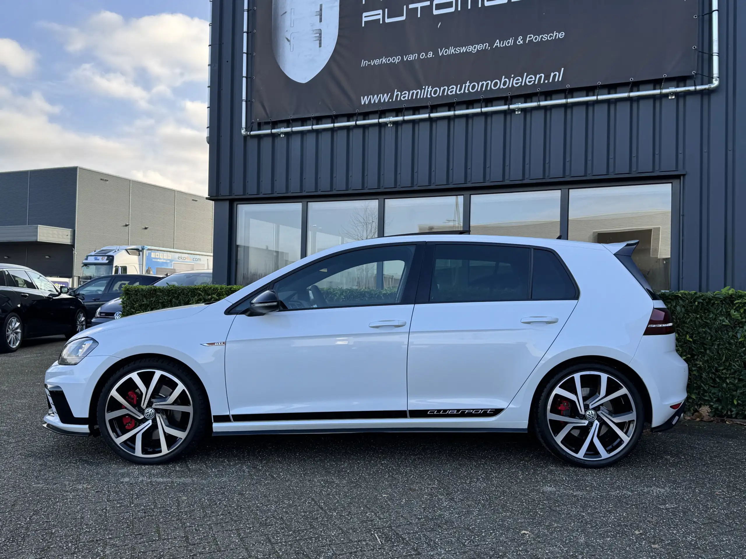 Volkswagen - Golf GTI