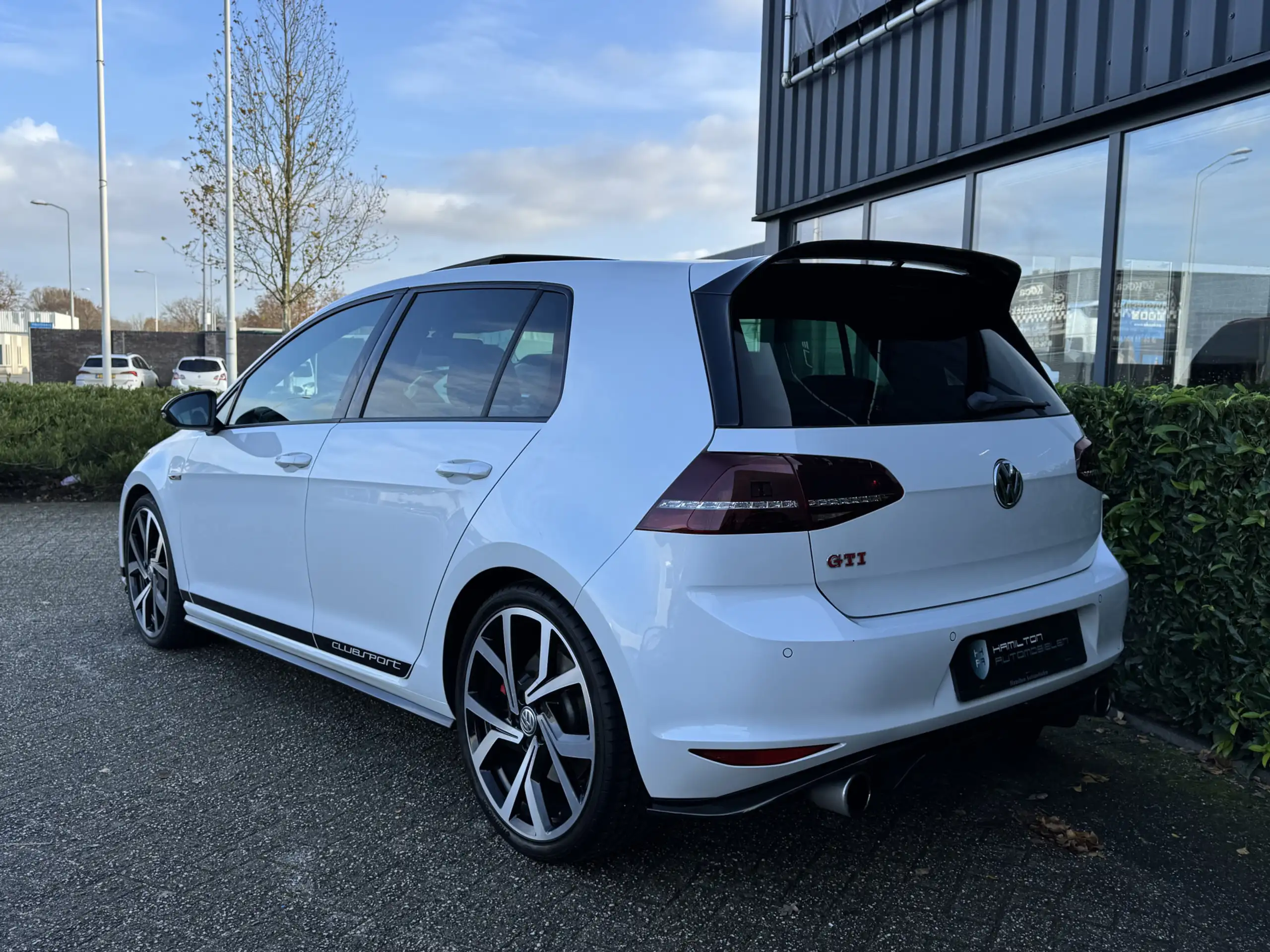 Volkswagen - Golf GTI