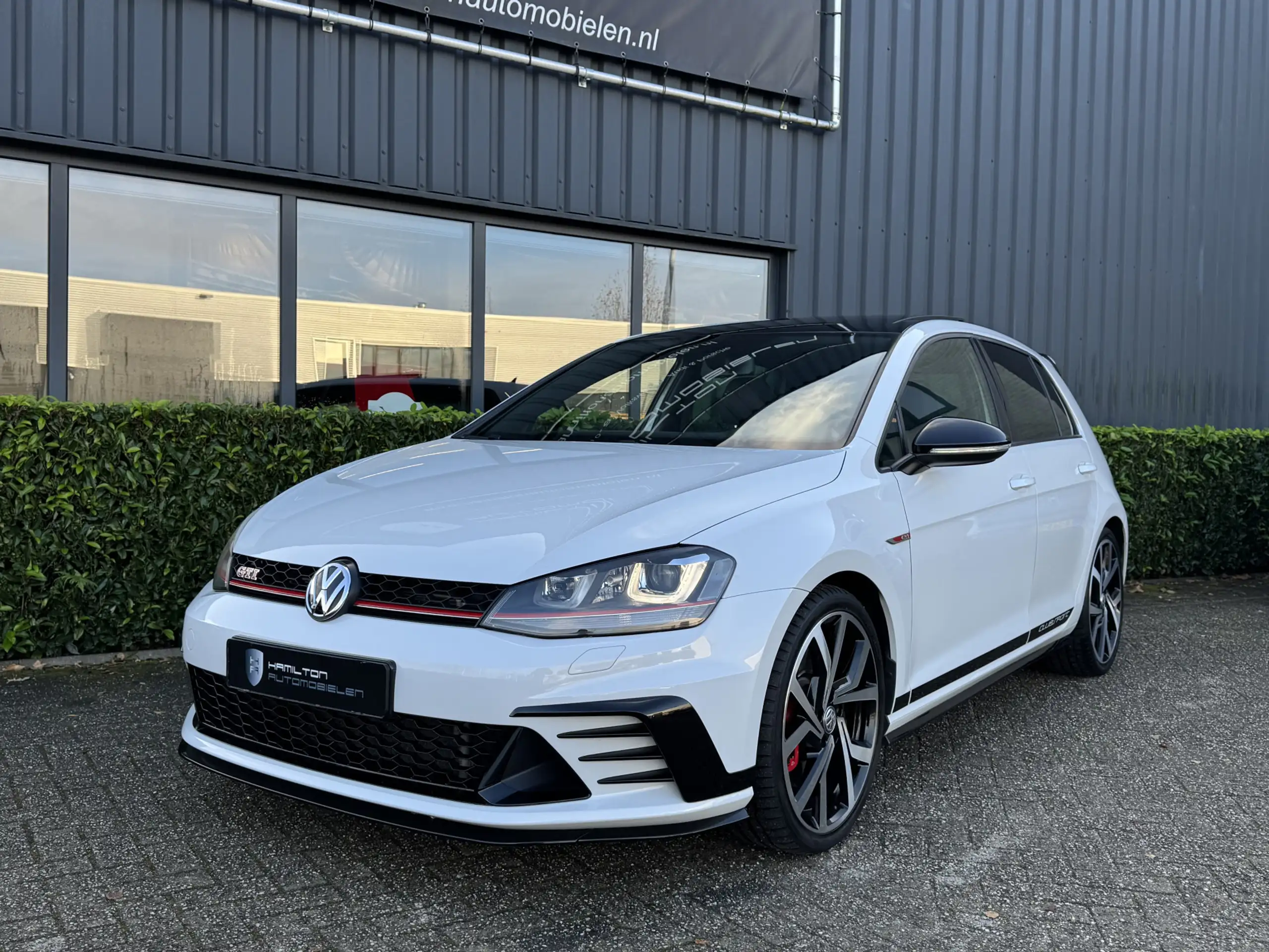 Volkswagen - Golf GTI