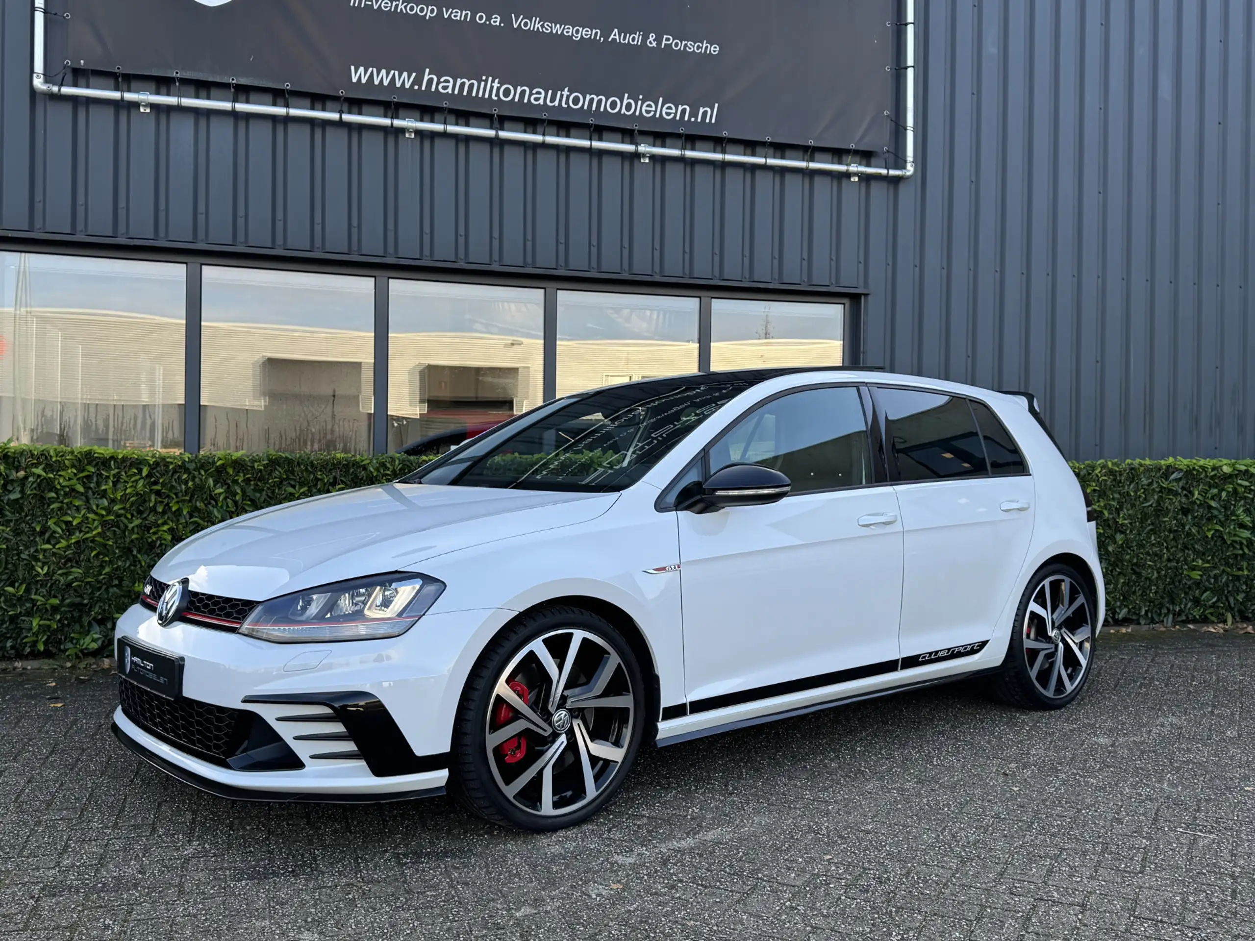 Volkswagen - Golf GTI