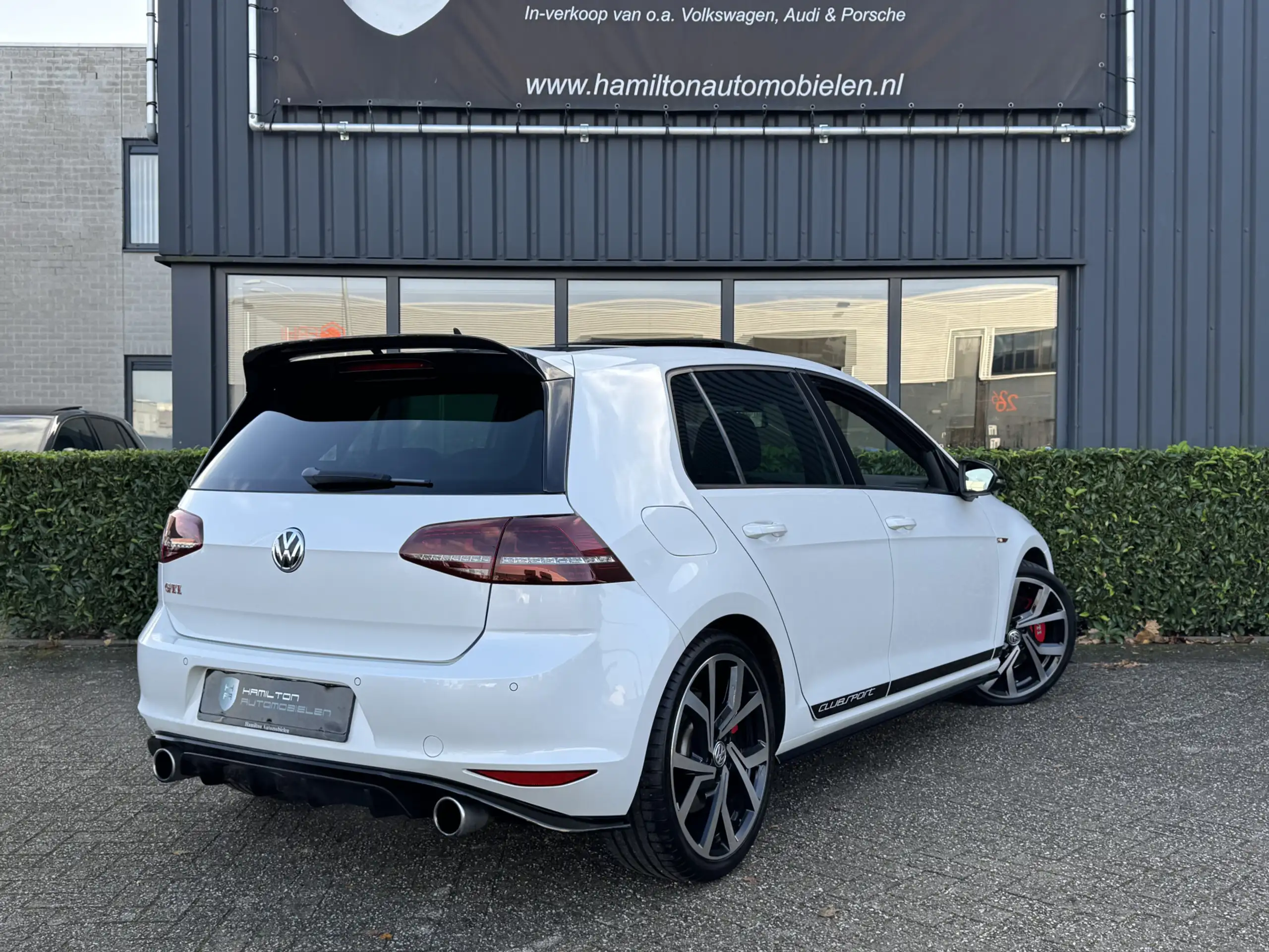 Volkswagen - Golf GTI