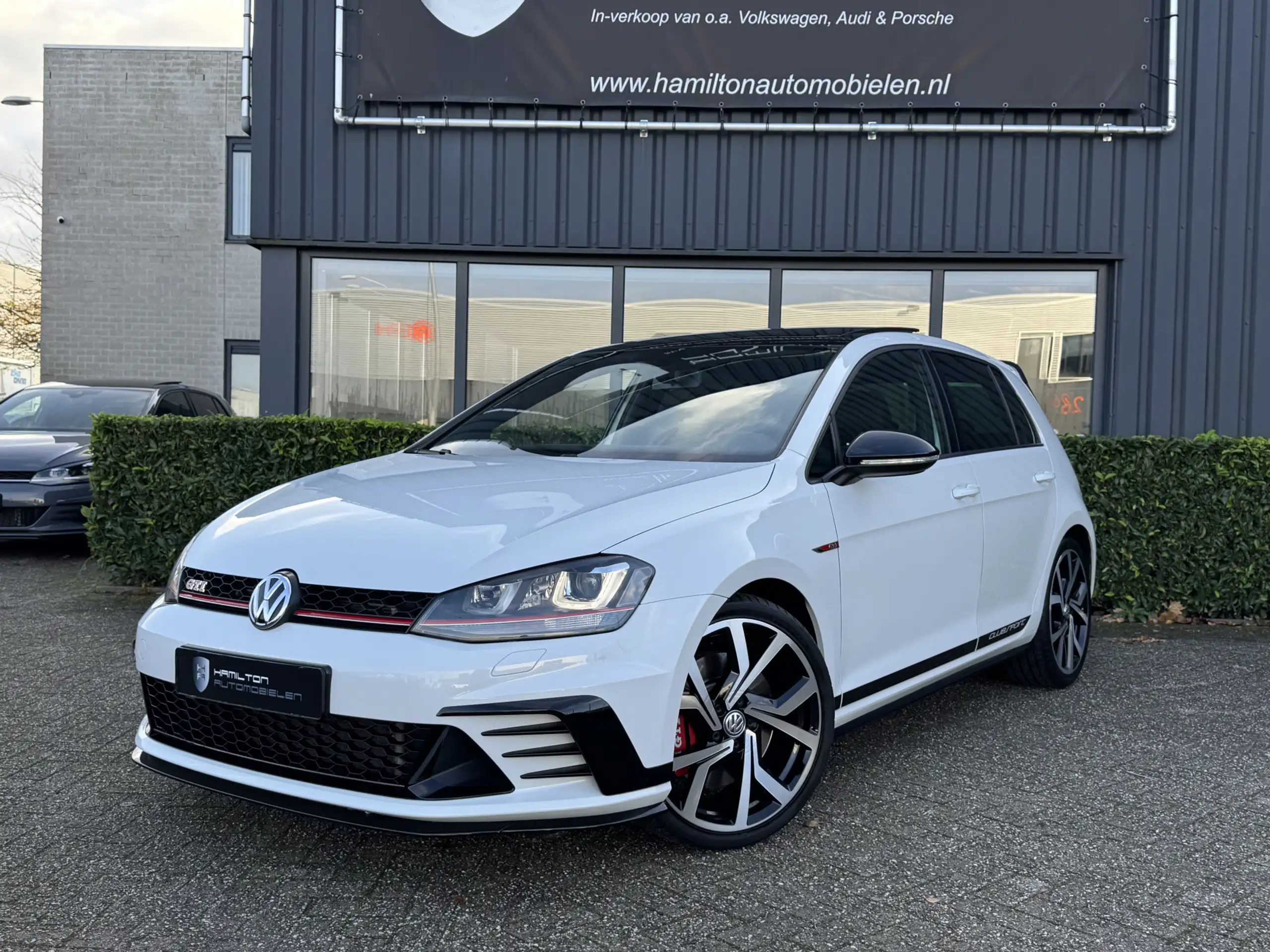 Volkswagen - Golf GTI