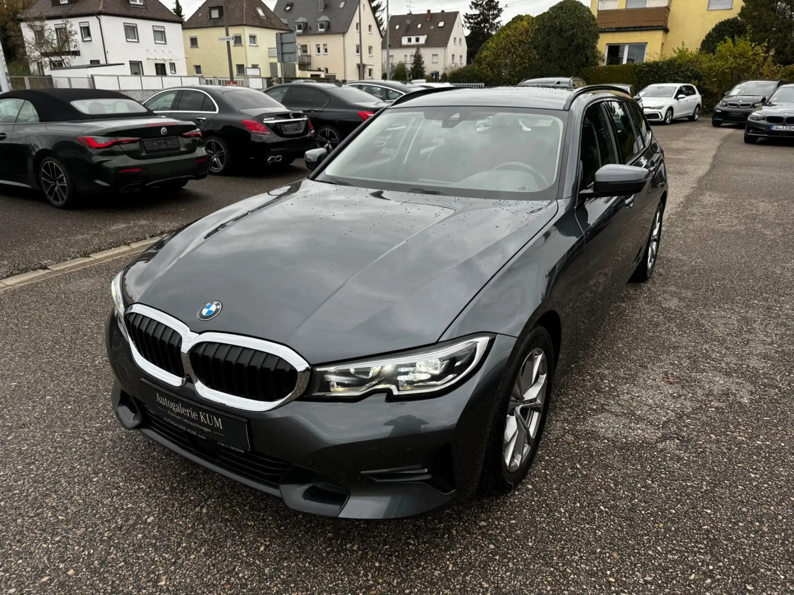 BMW - 320