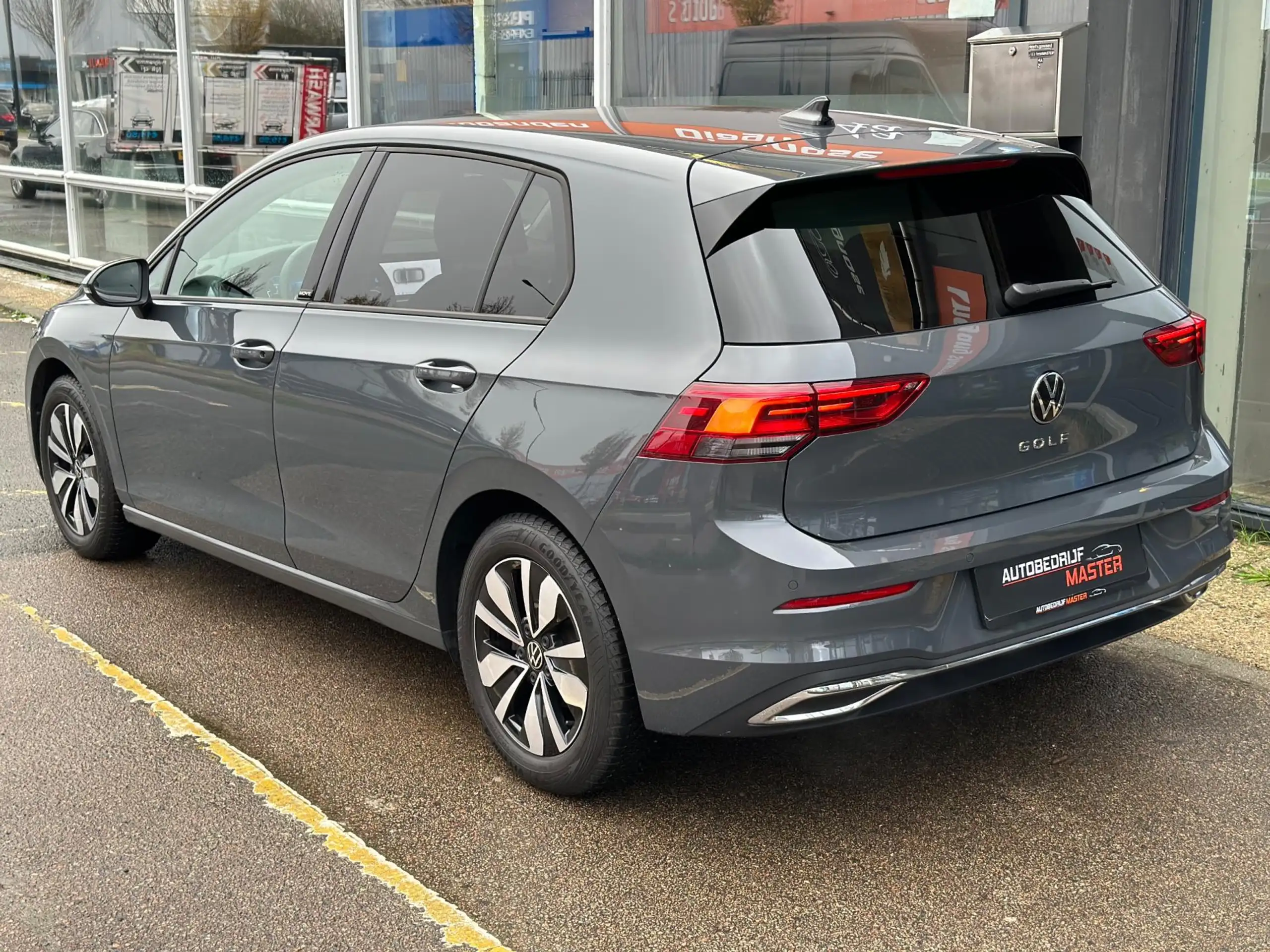 Volkswagen - Golf