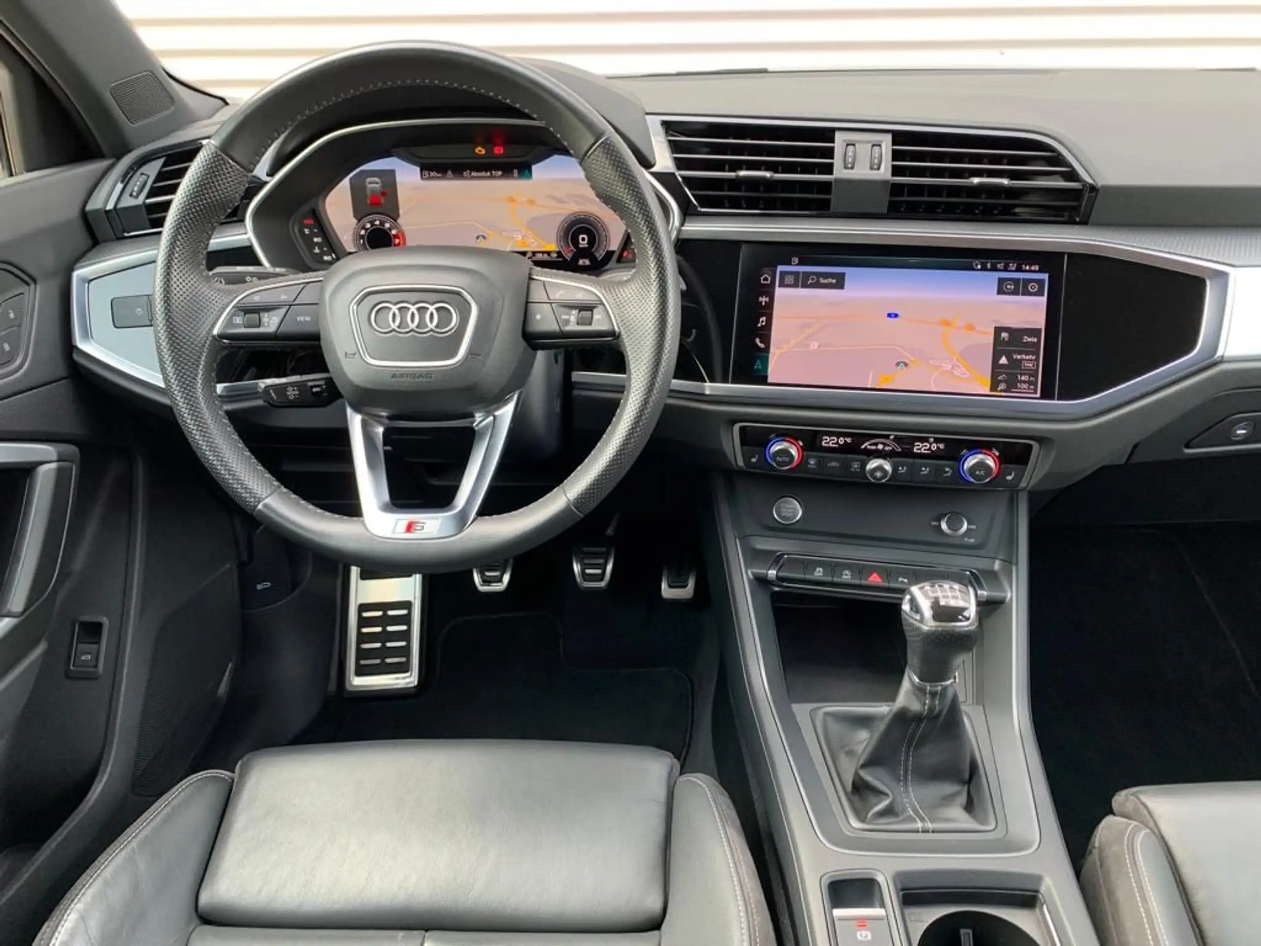 Audi - Q3