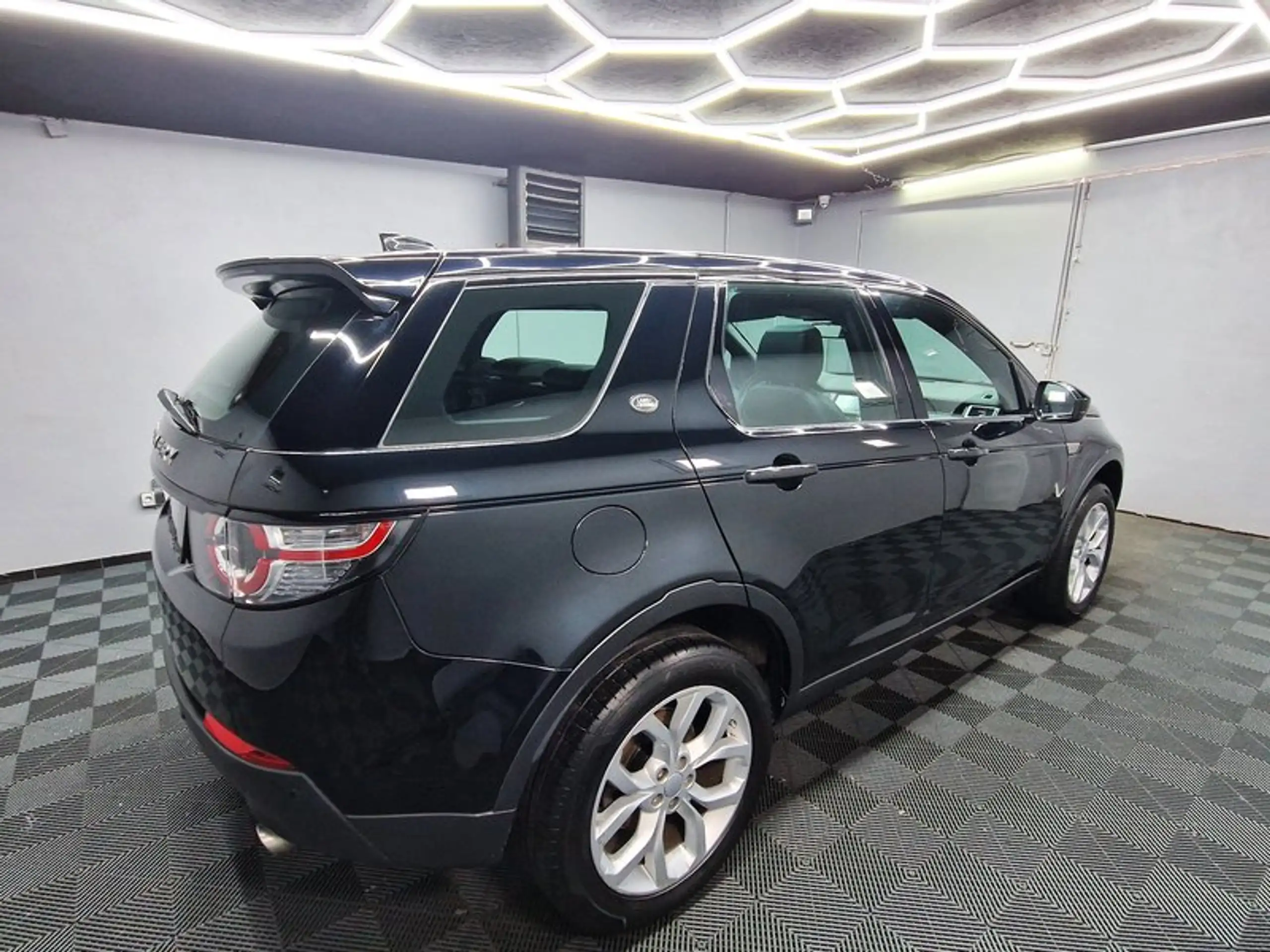 Land Rover - Discovery Sport