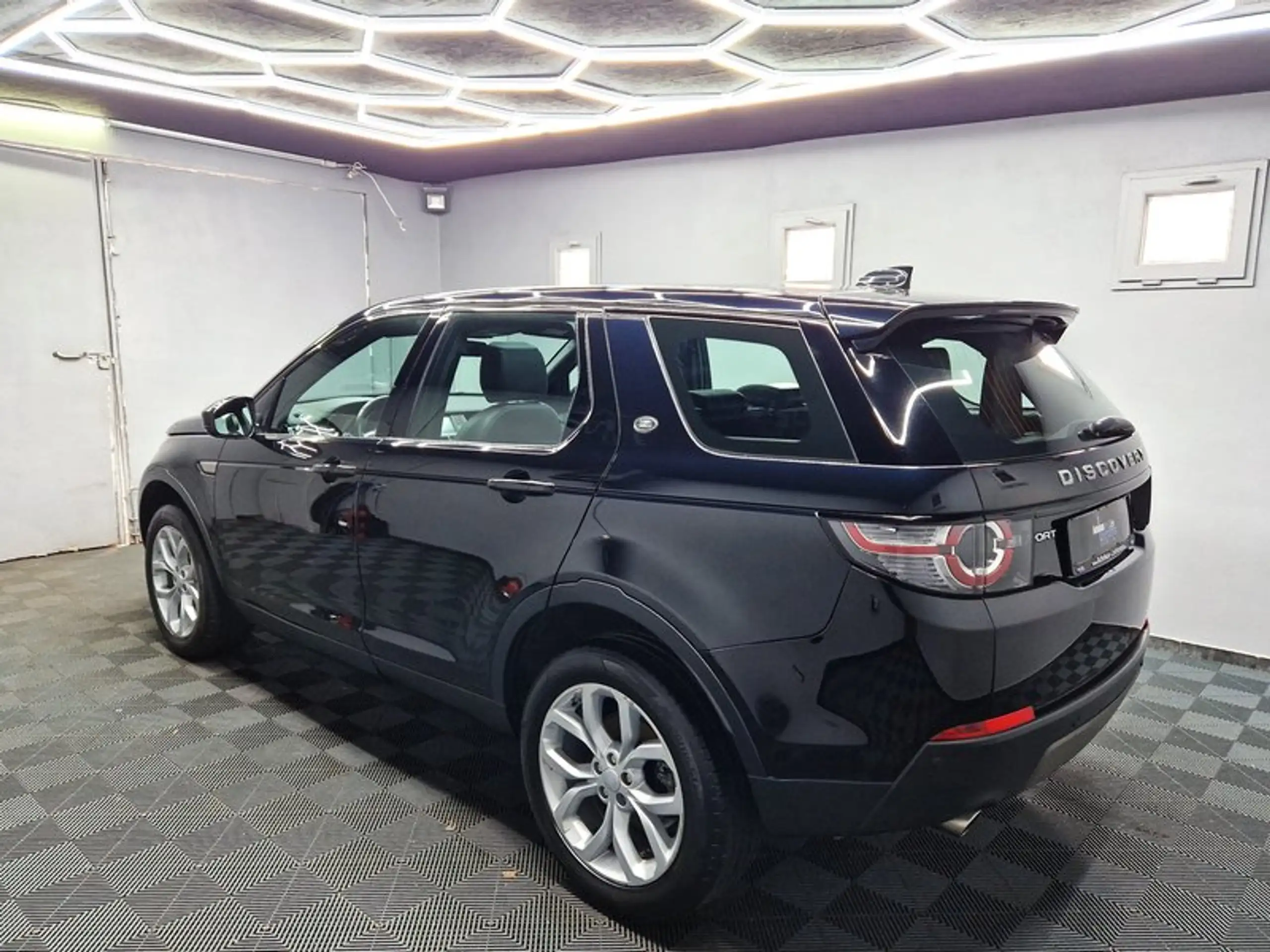 Land Rover - Discovery Sport