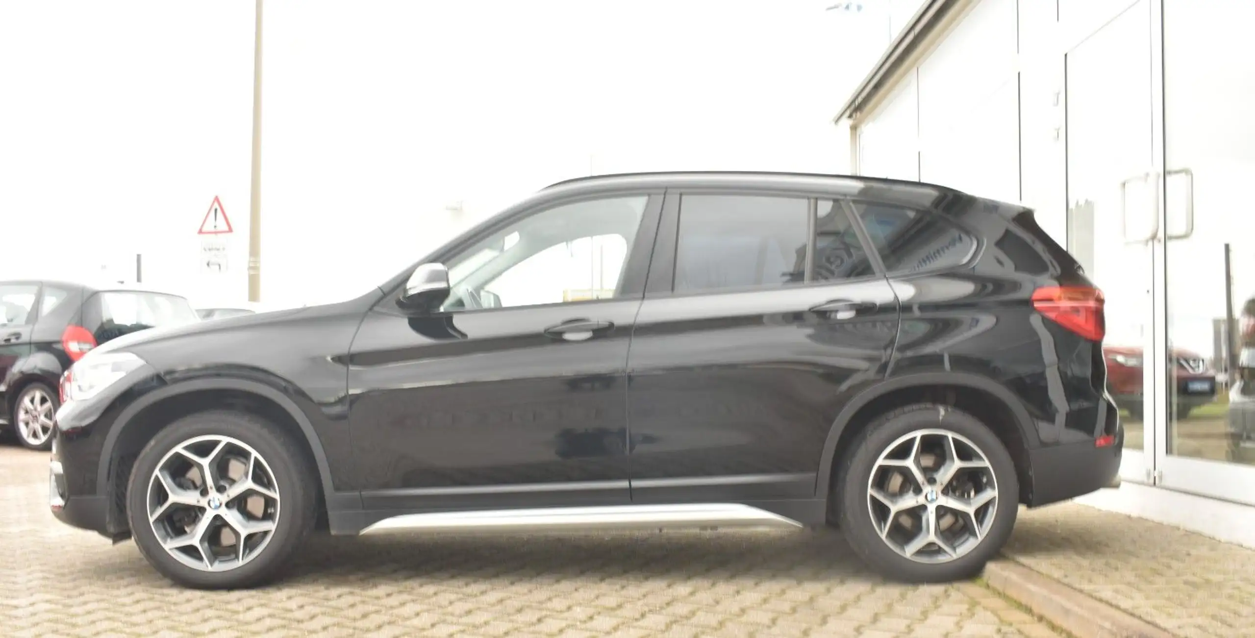 BMW - X1