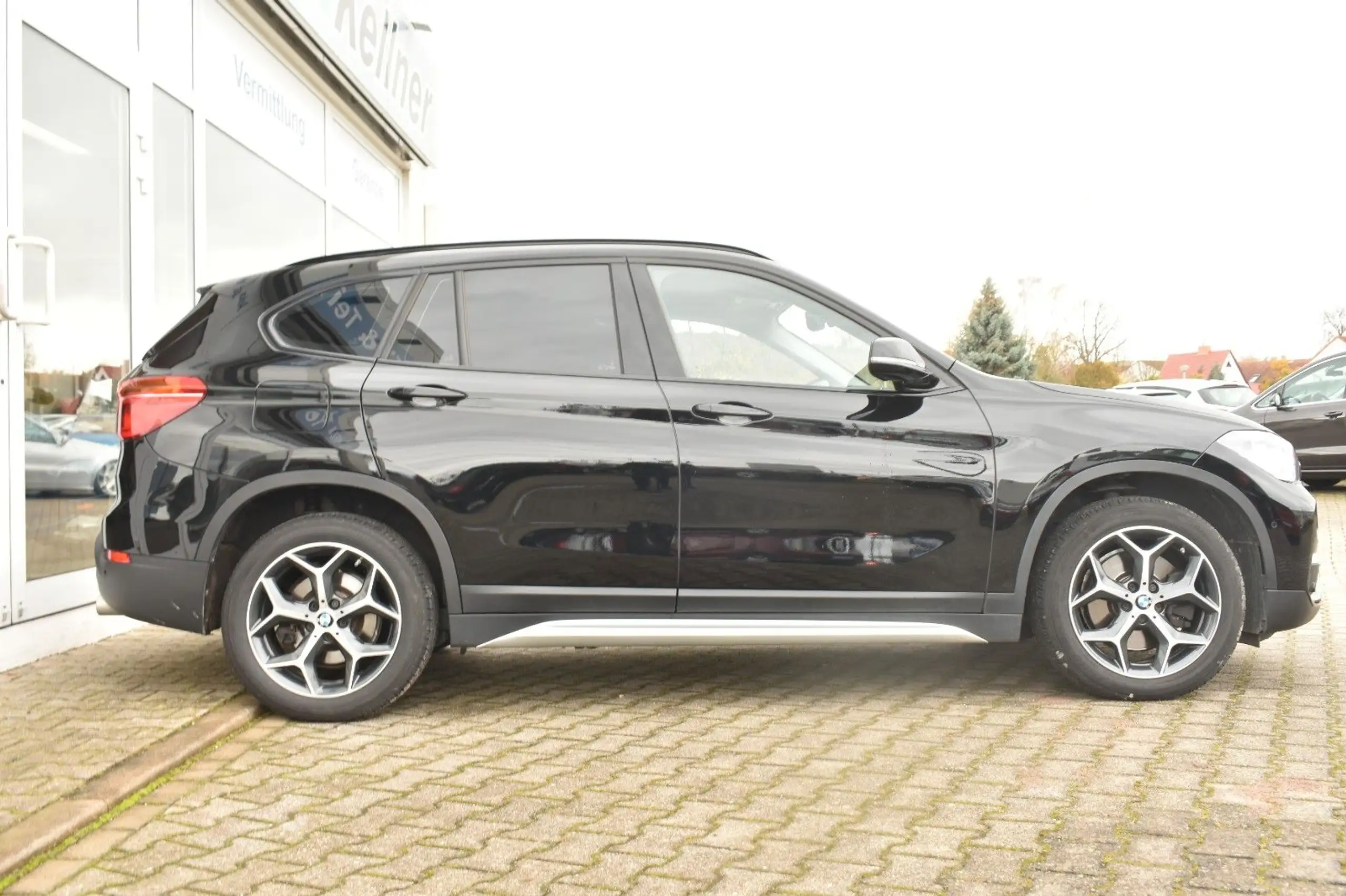 BMW - X1